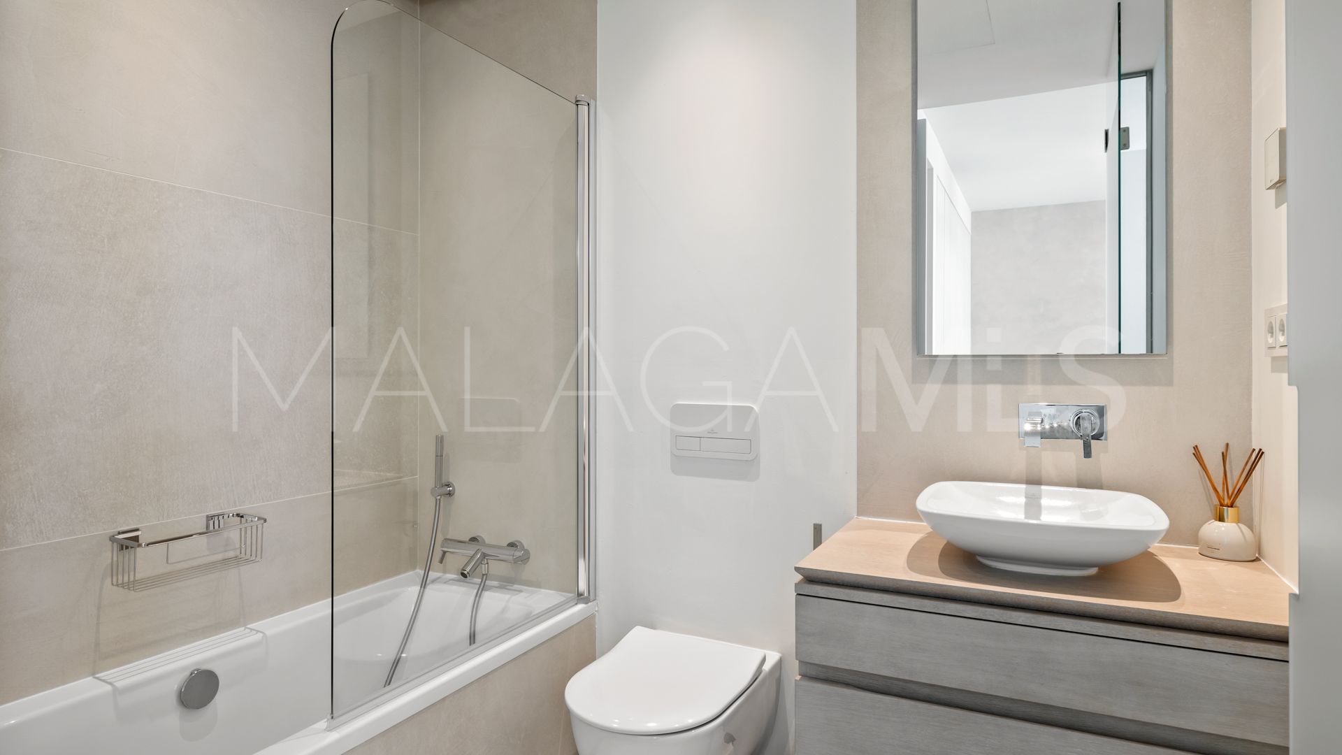 Lägenhet for sale in 9 Lions Residences