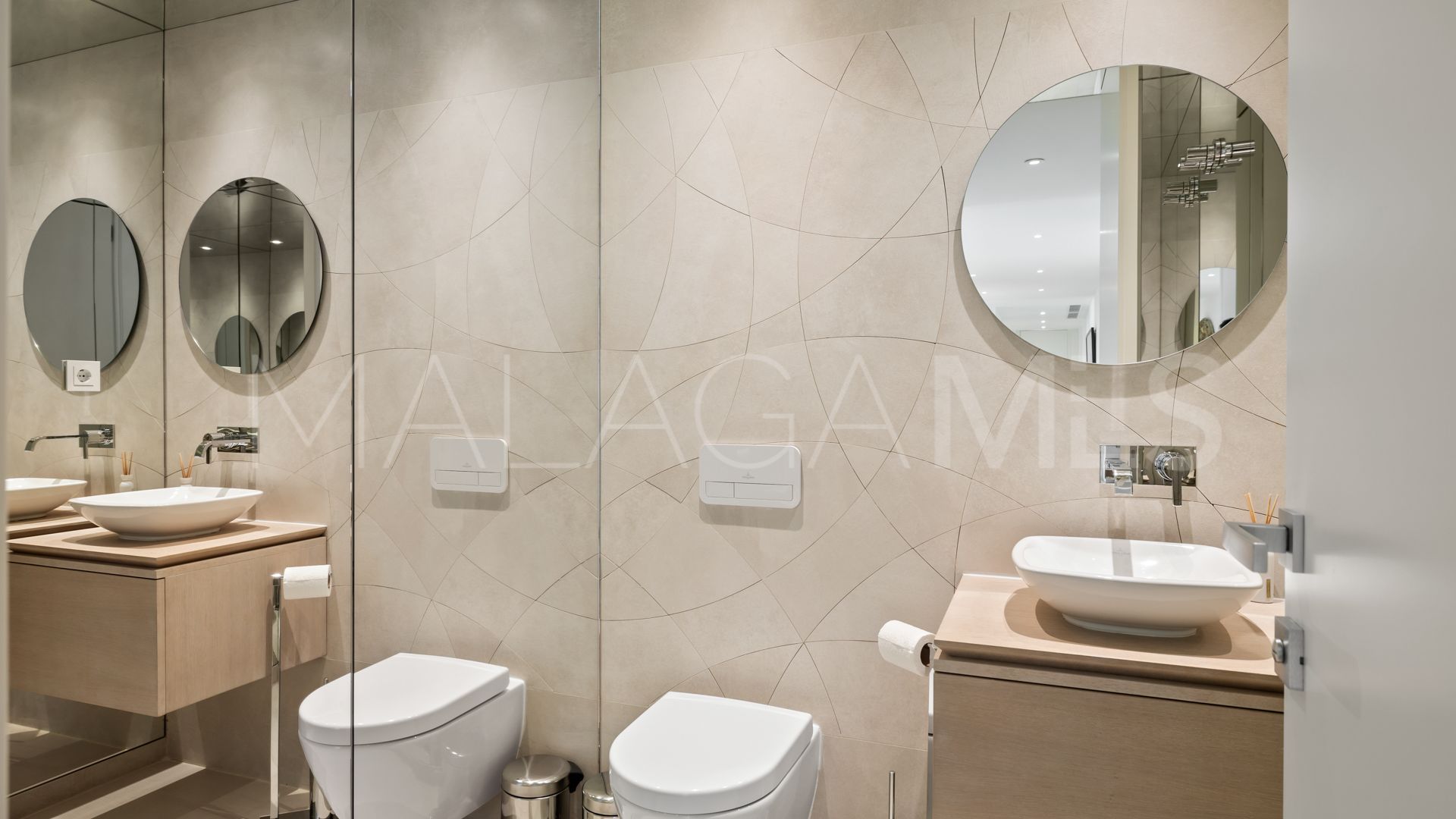 Lägenhet for sale in 9 Lions Residences