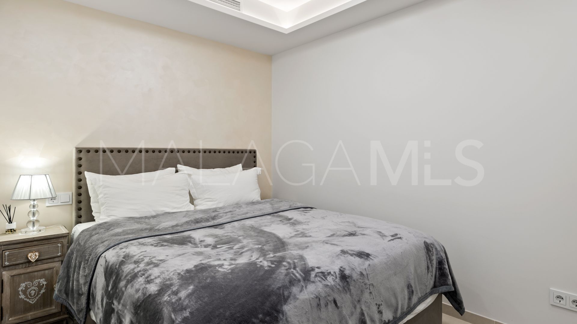 Lägenhet for sale in 9 Lions Residences