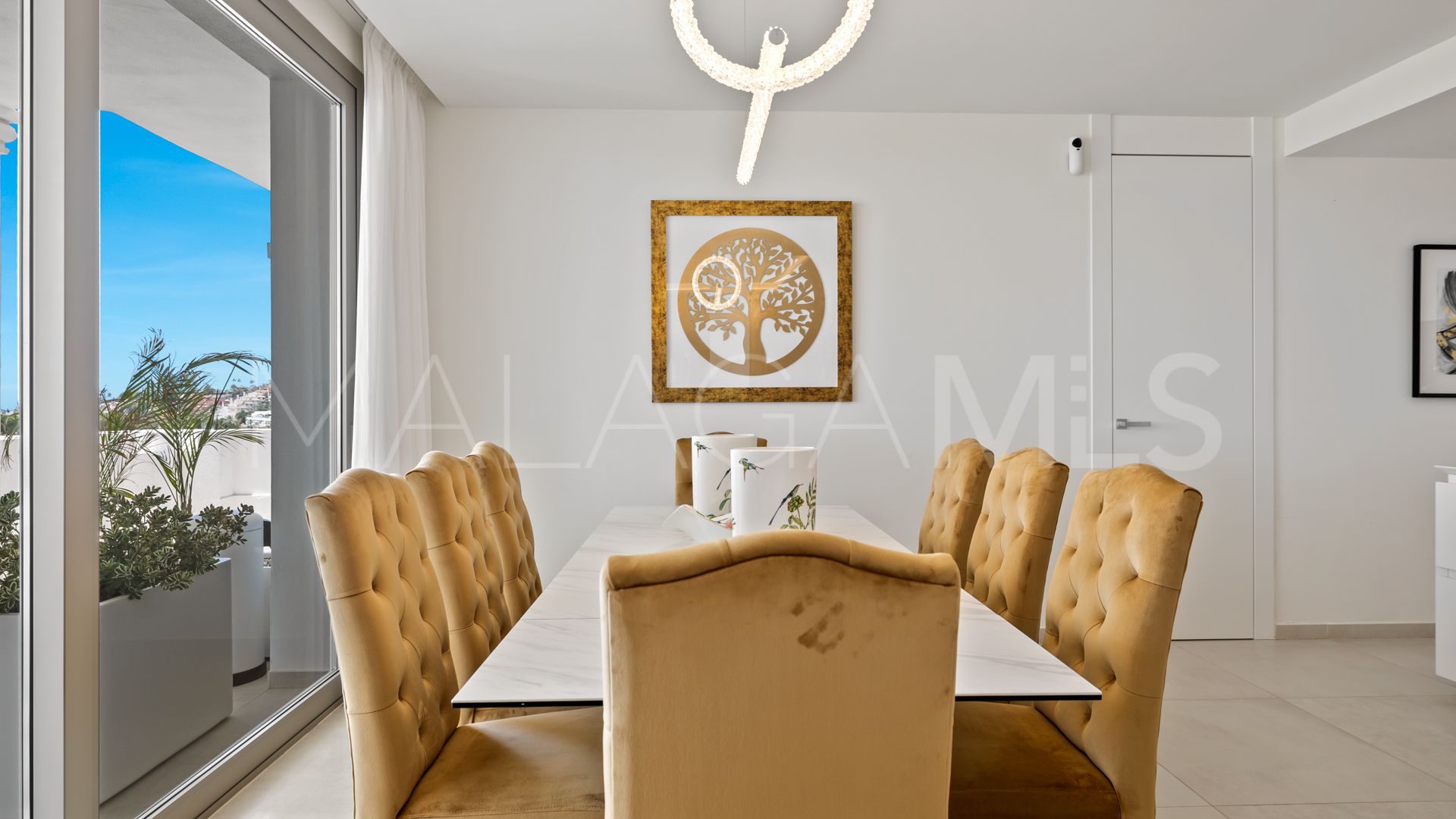 Lägenhet for sale in 9 Lions Residences