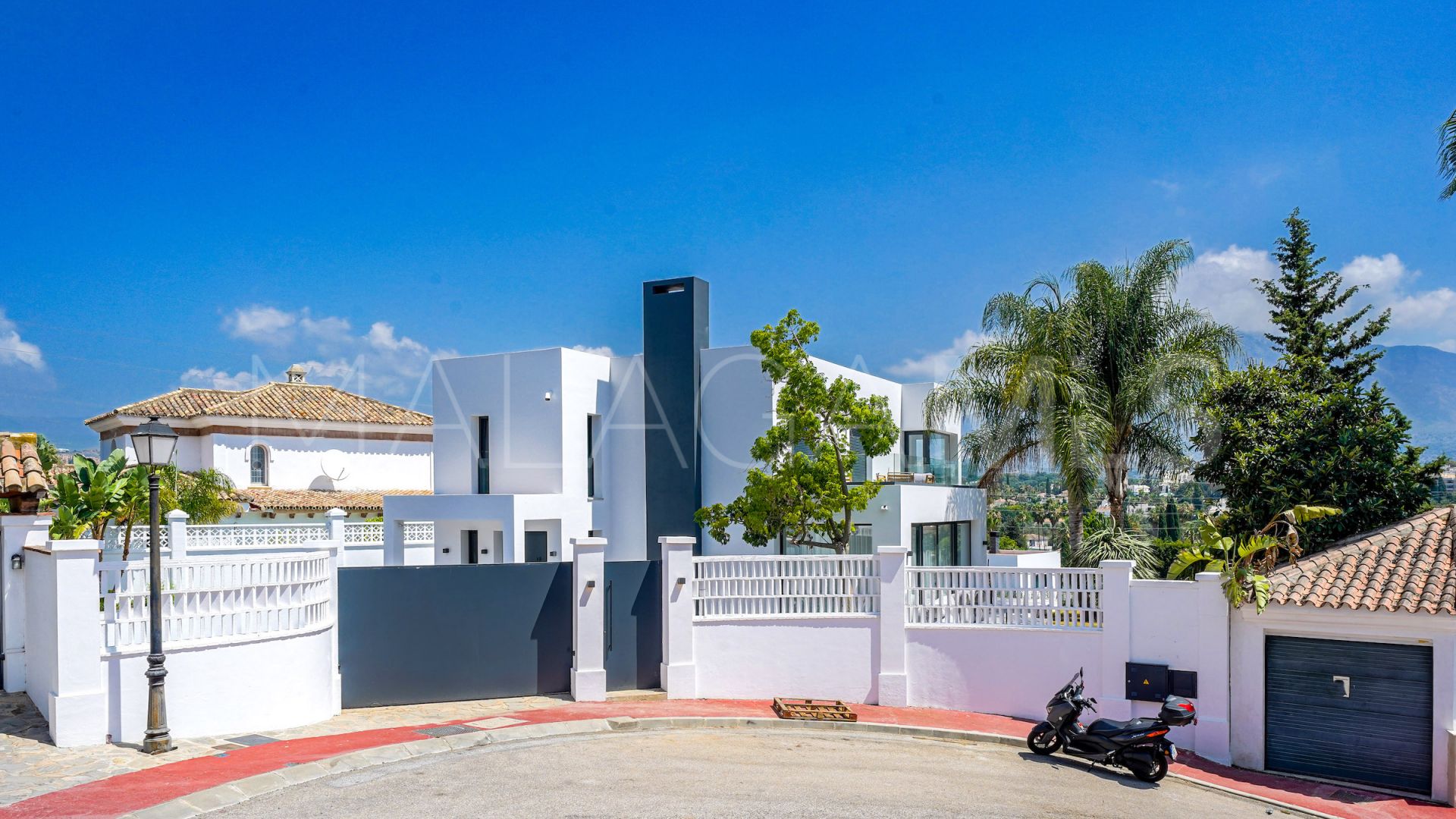 Buy villa in Nueva Andalucia