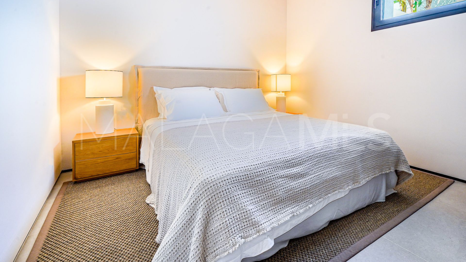 Buy villa in Nueva Andalucia