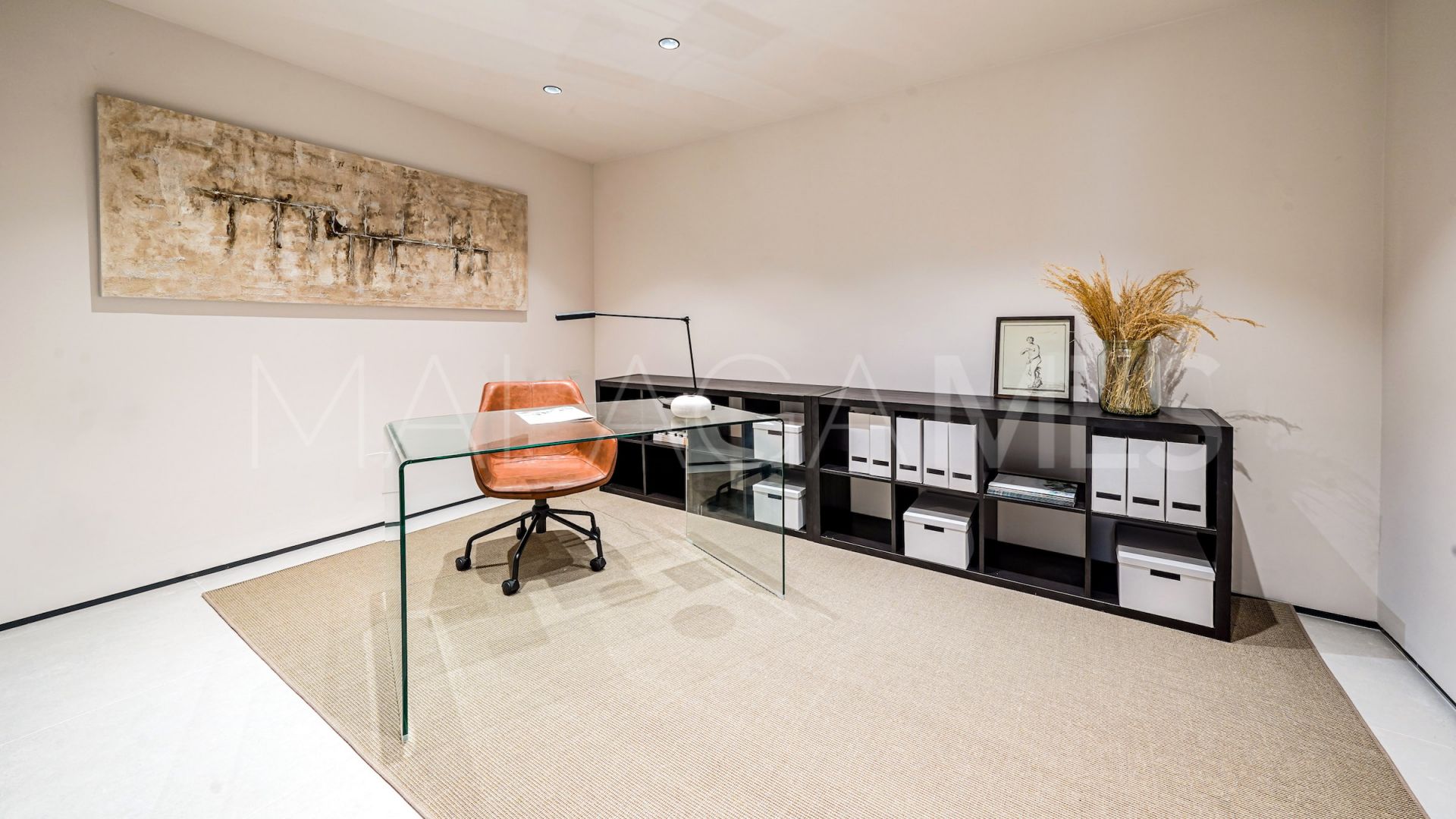 Buy villa in Nueva Andalucia