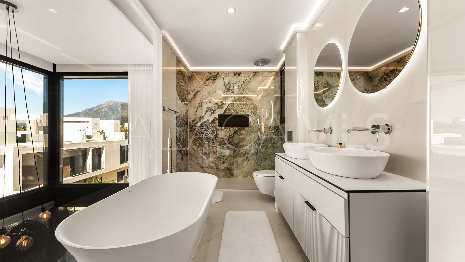 Semi detached house with 5 bedrooms for sale in Rio Real