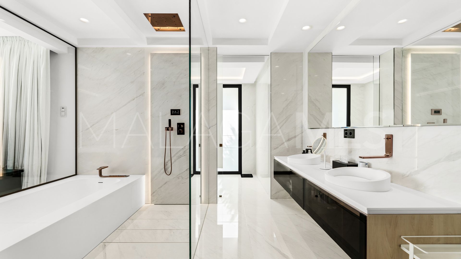 For sale apartment in New Golden Mile with 5 bedrooms