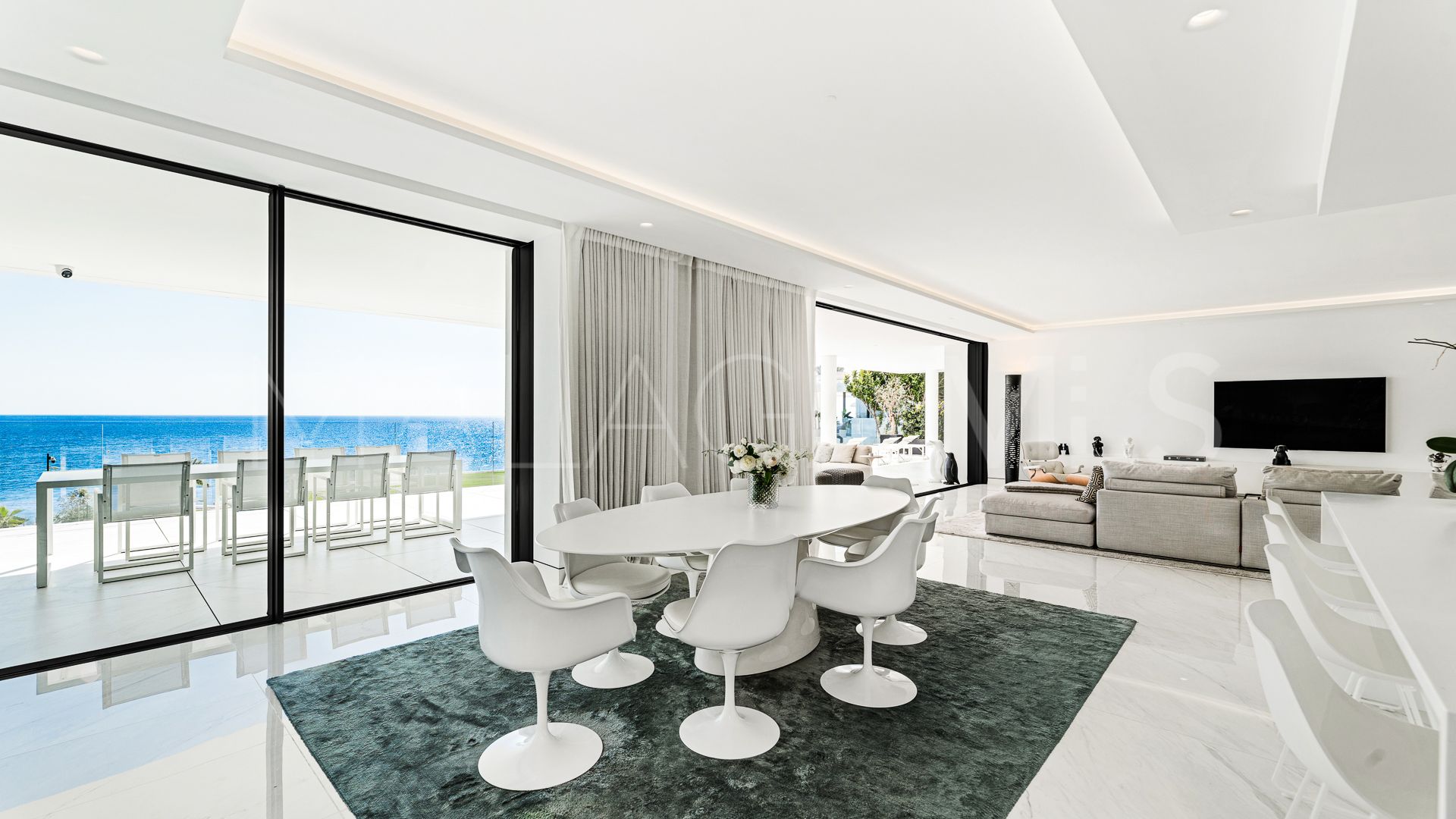 For sale apartment in New Golden Mile with 5 bedrooms