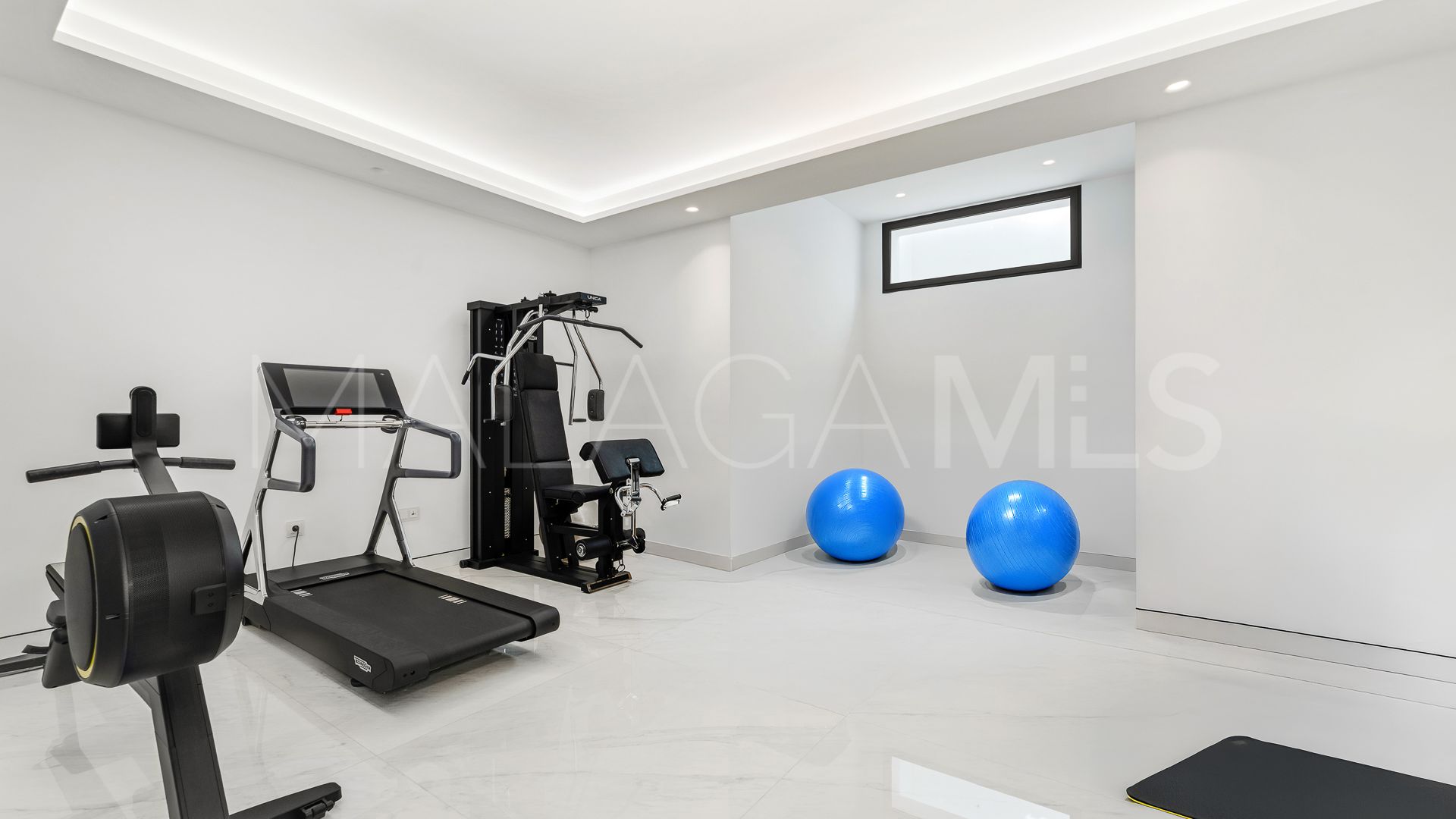 For sale apartment in New Golden Mile with 5 bedrooms