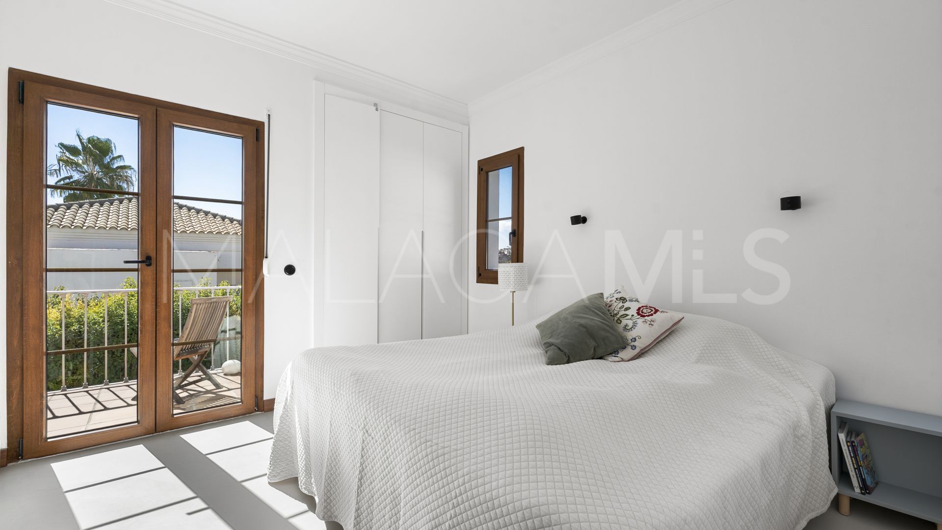 Villa for sale in Estepona