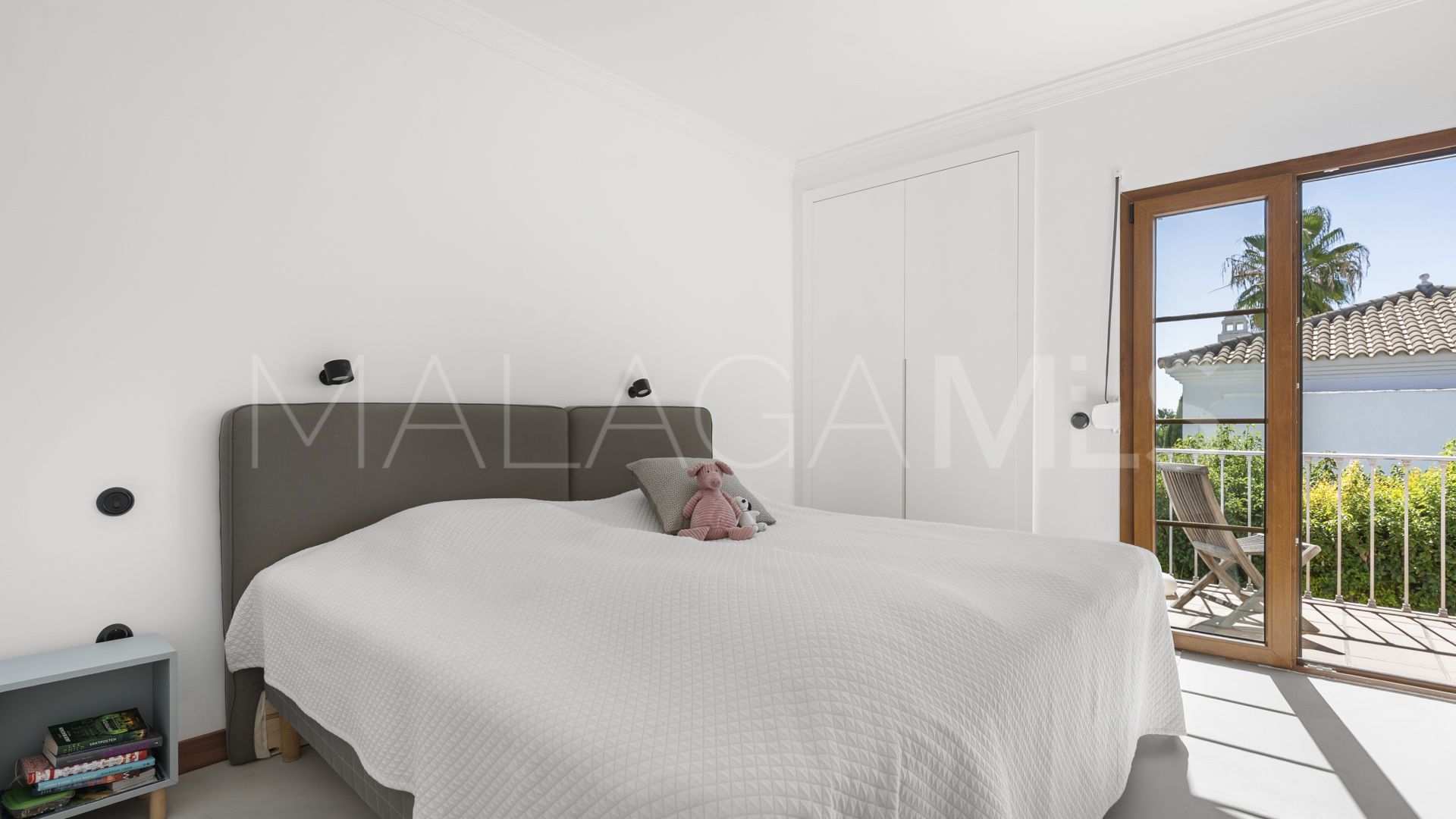 Villa for sale in Estepona