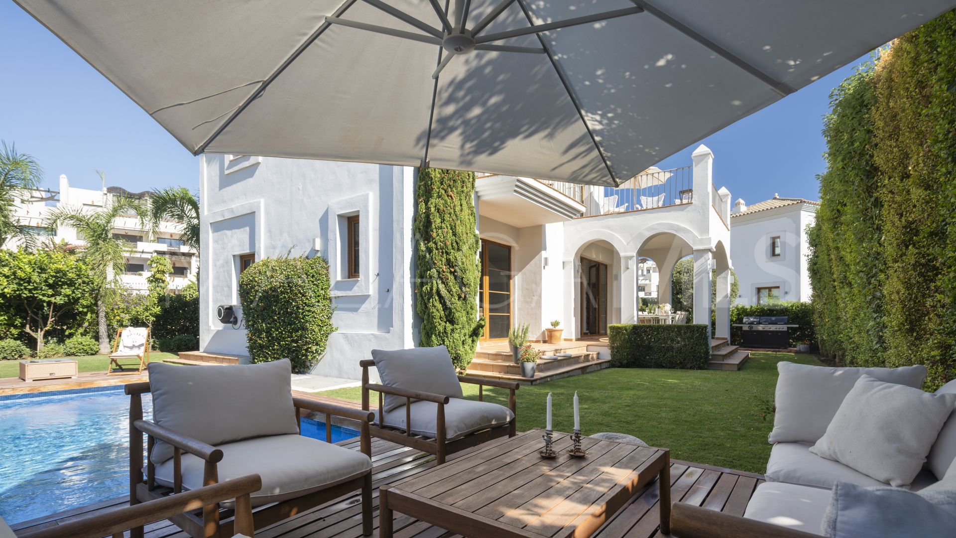 Villa for sale in Estepona