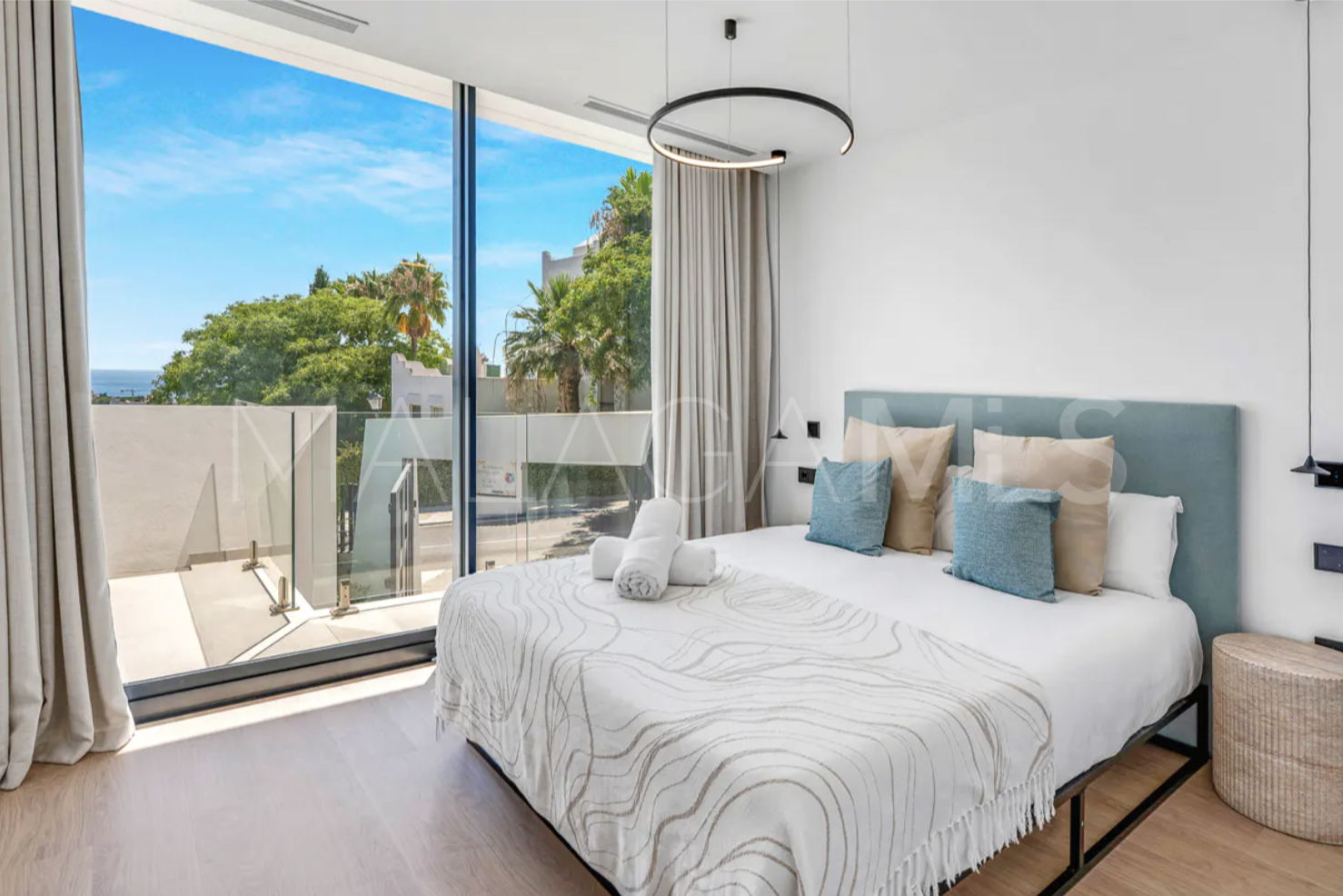 Villa for sale in Artola