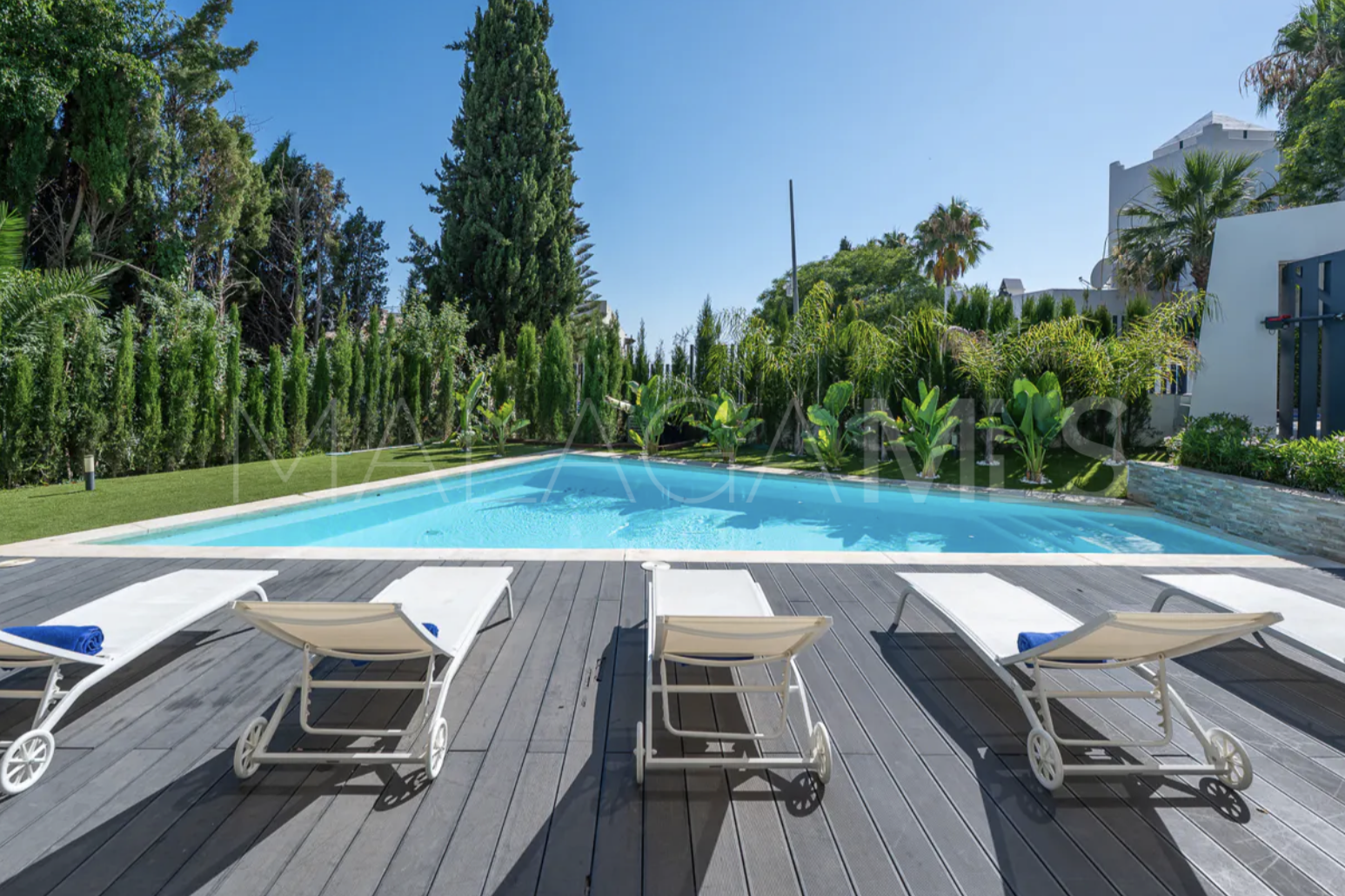 Villa for sale in Artola