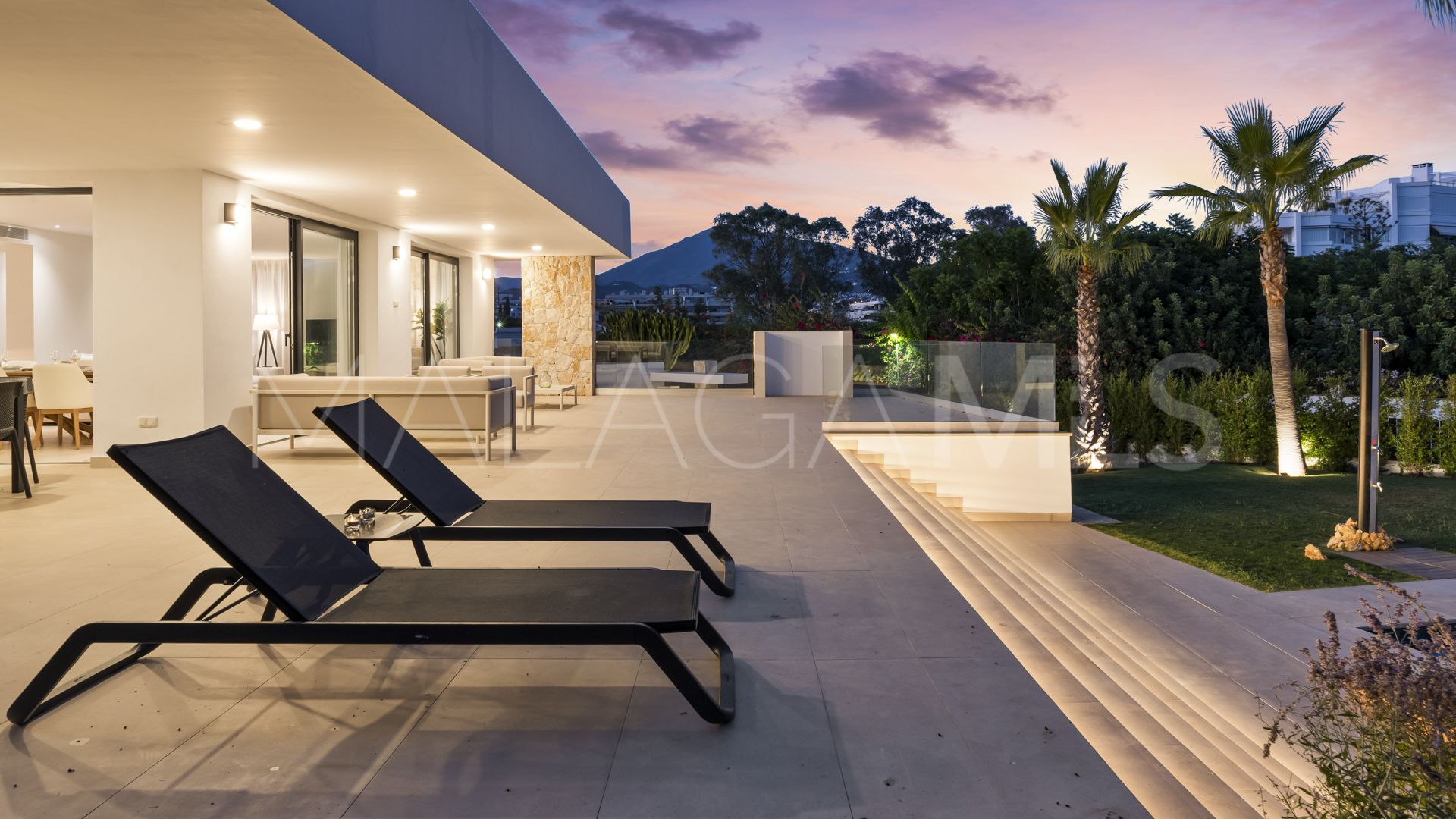 Villa for sale in Guadalmina Alta