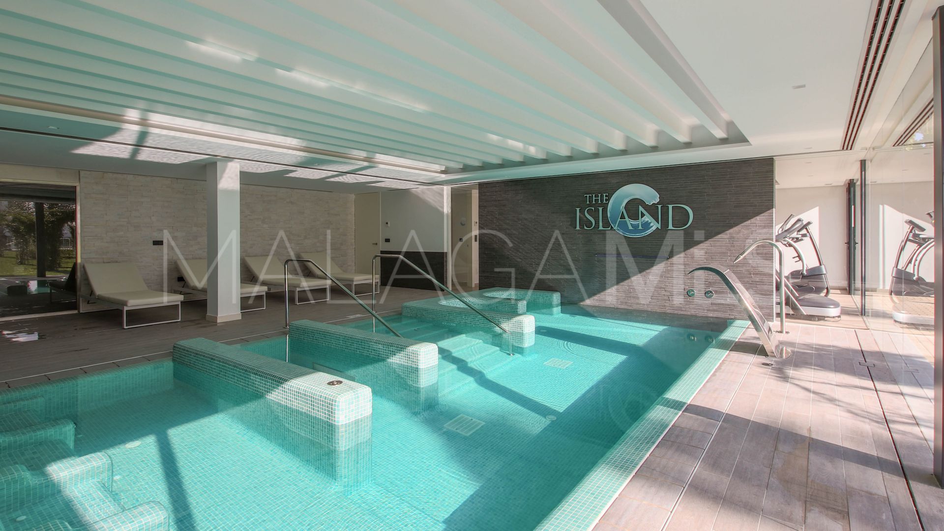 For sale Estepona town house with 3 bedrooms