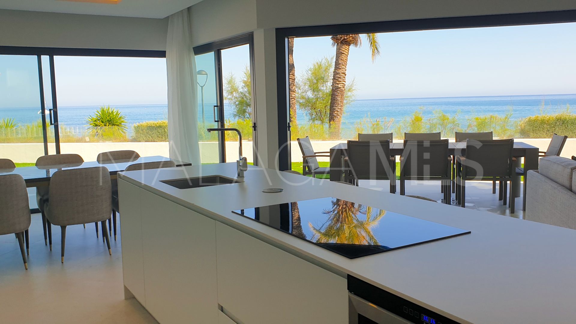 For sale Estepona town house with 3 bedrooms