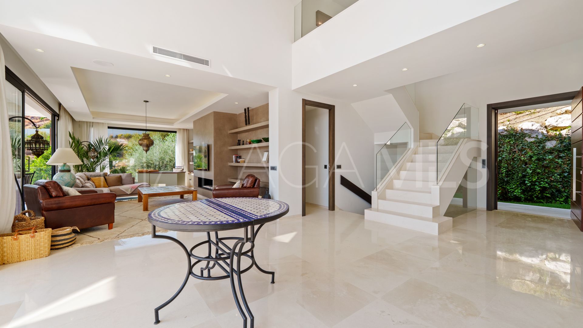 Villa for sale in Nueva Andalucia