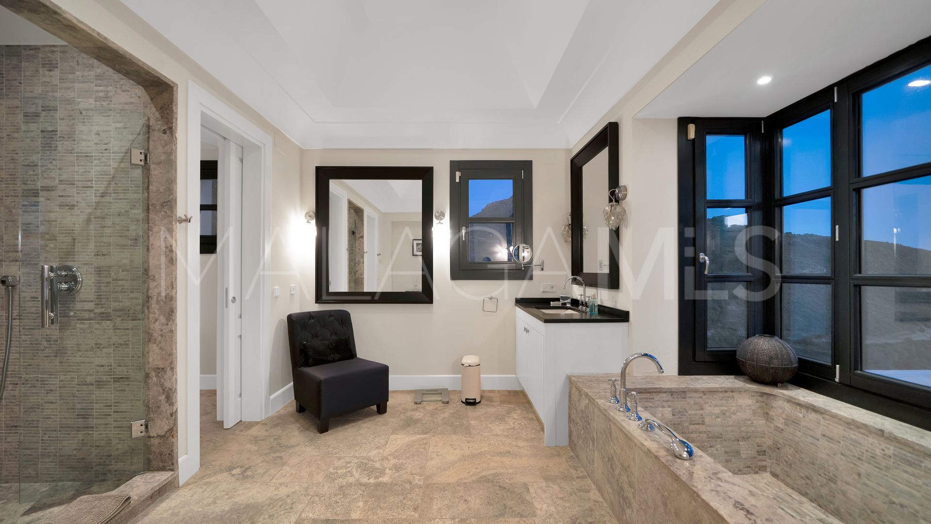 Monte Mayor villa for sale