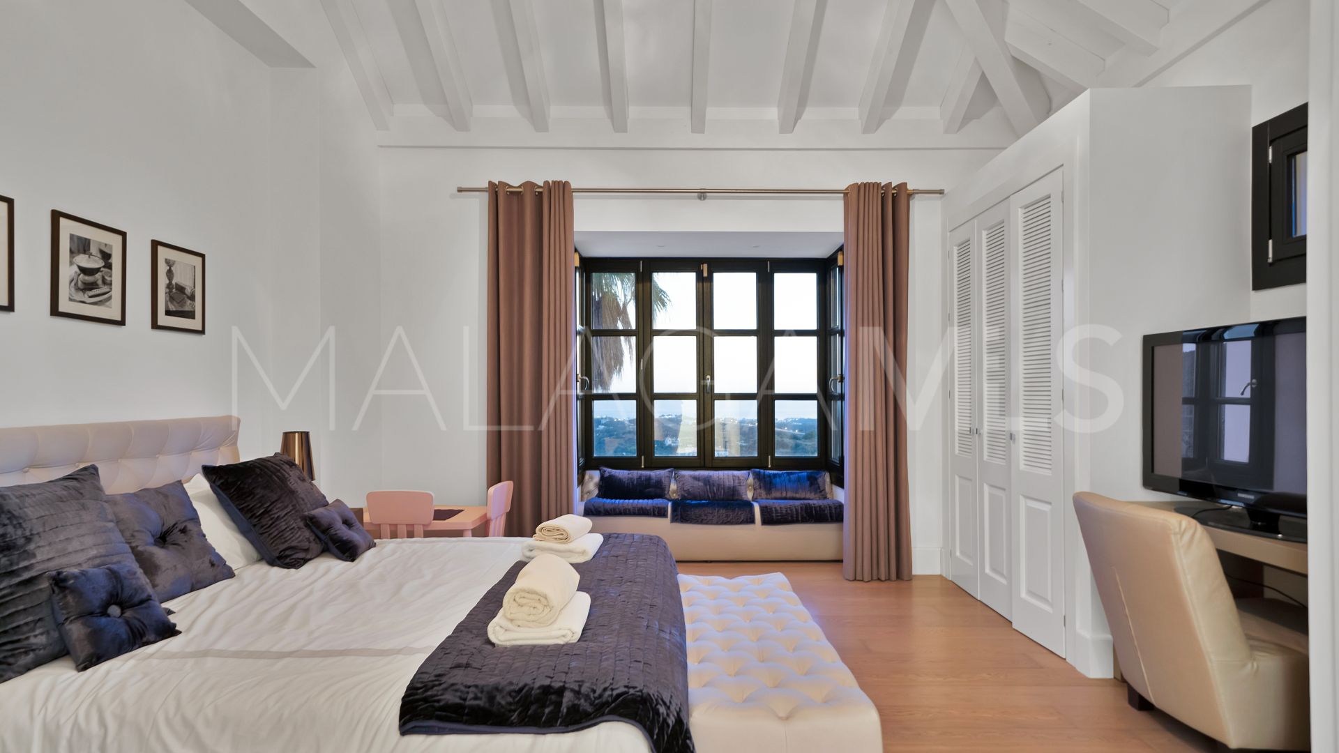 Monte Mayor villa for sale