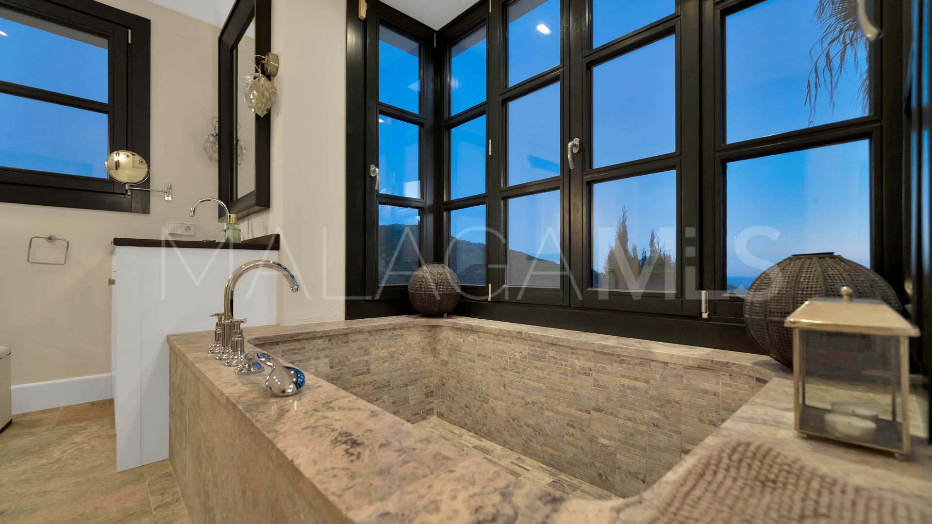 Monte Mayor villa for sale