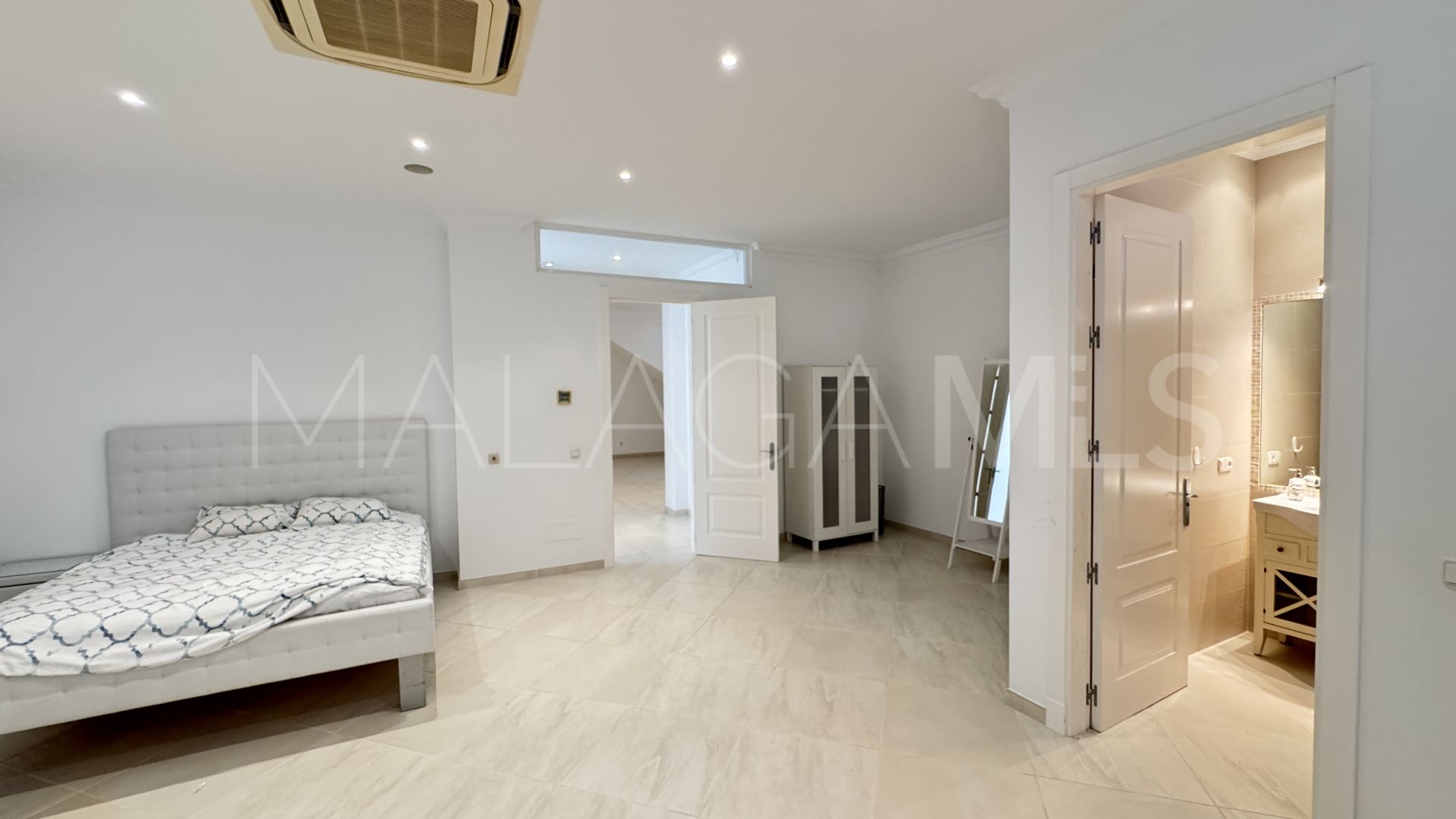 Villa for sale in Los Flamingos Golf