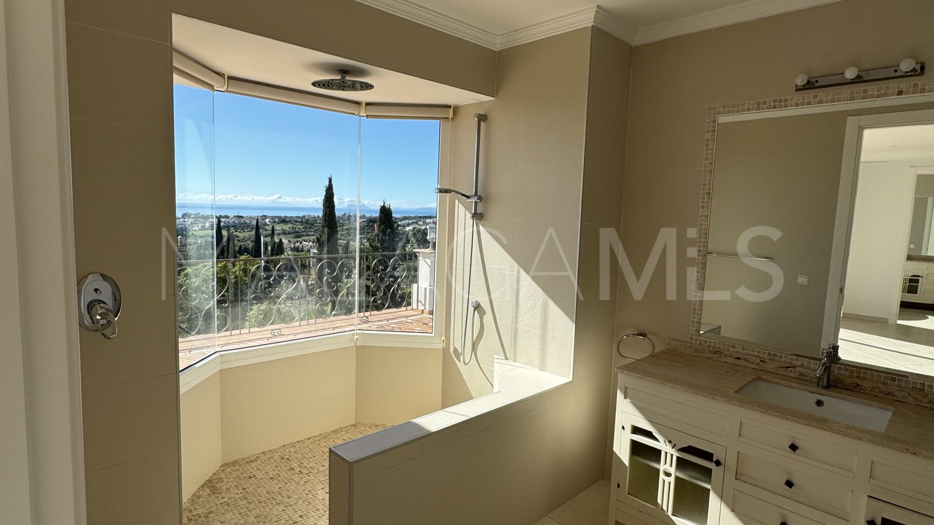 Villa for sale in Los Flamingos Golf