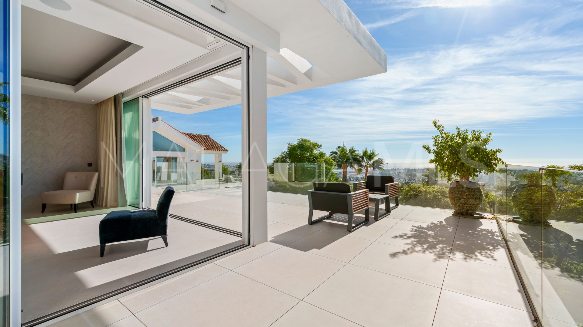 Villa for sale in Benahavis