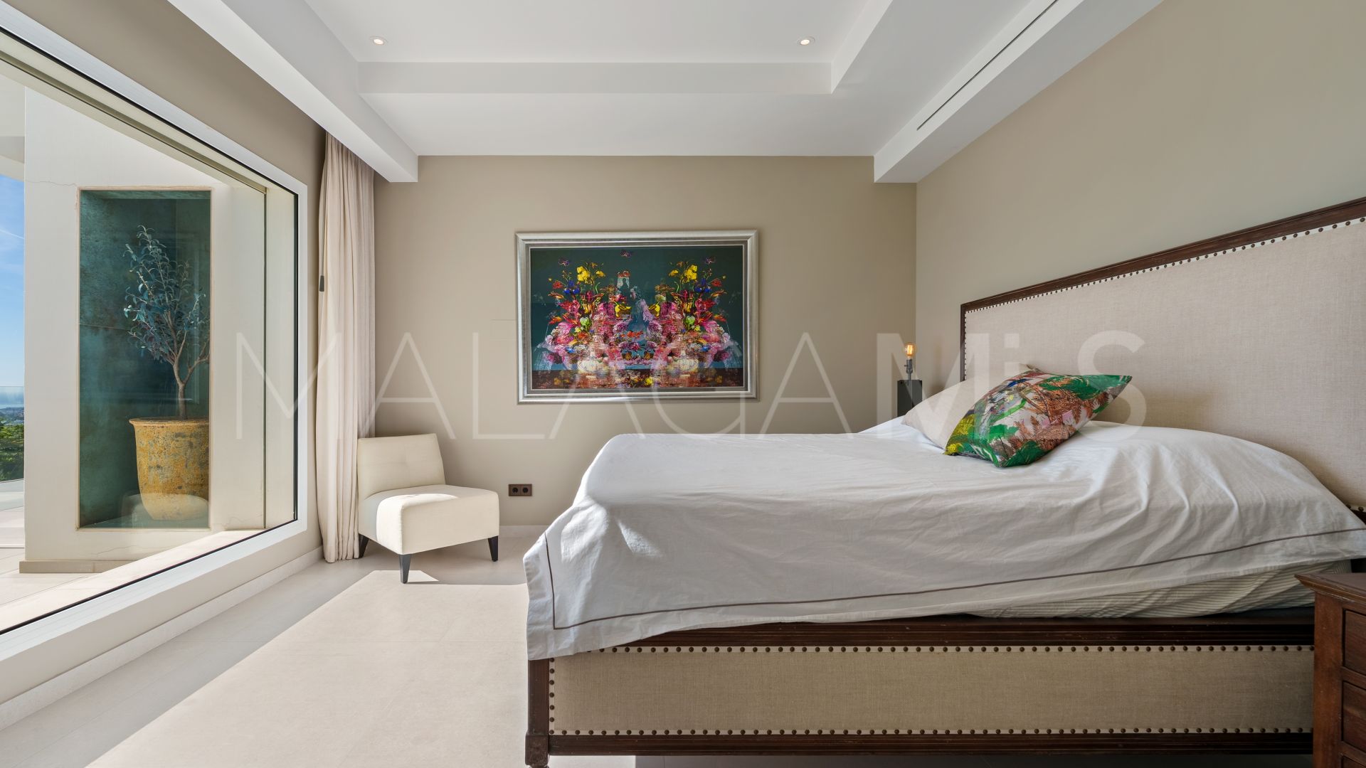 Villa for sale in Benahavis