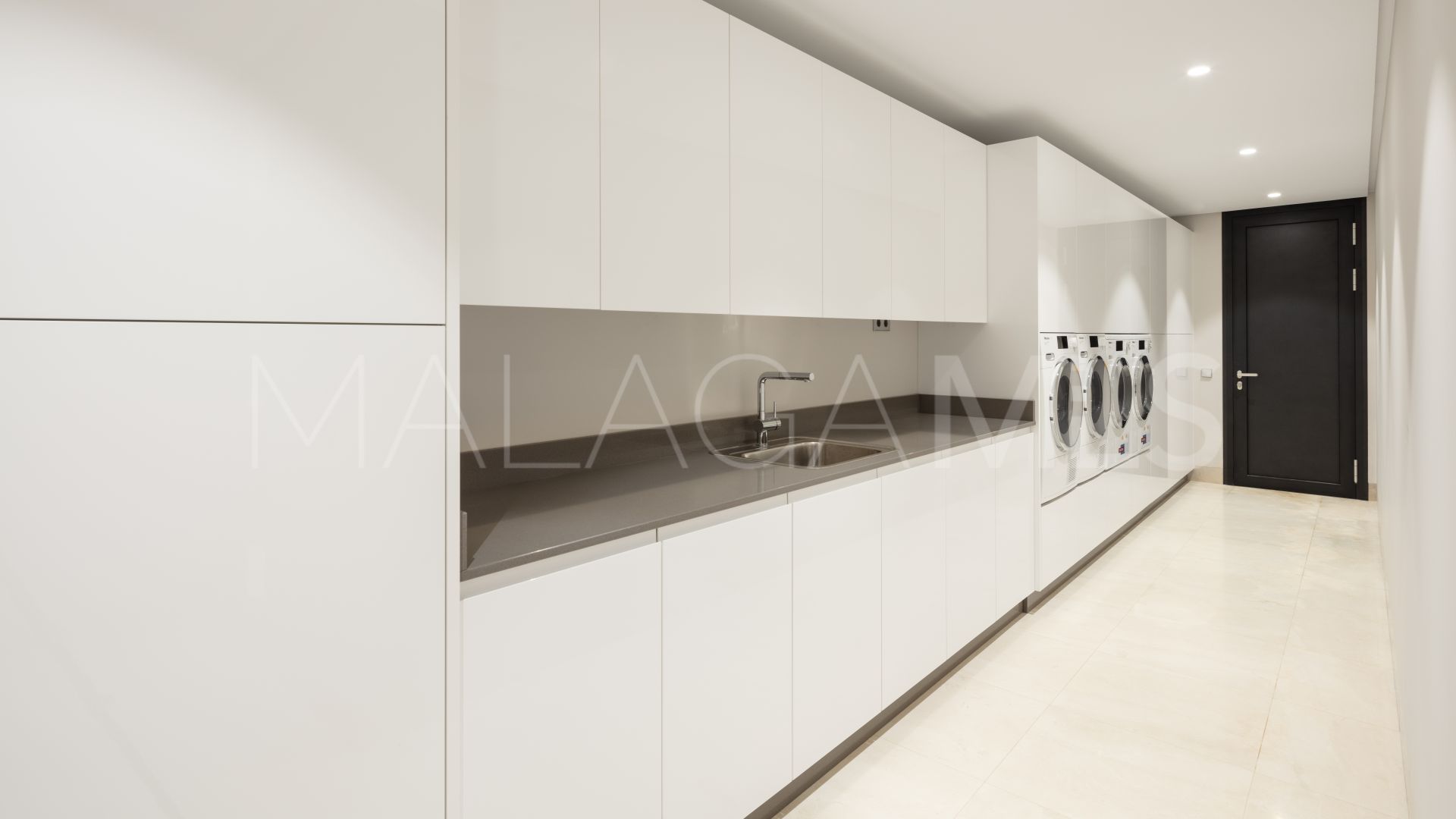 For sale villa with 7 bedrooms in El Paraiso