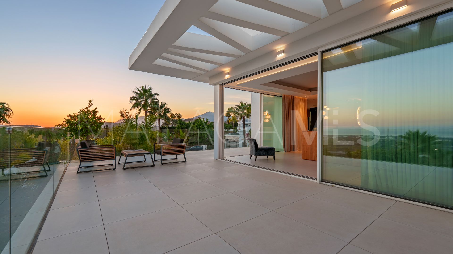 Villa for sale in Benahavis