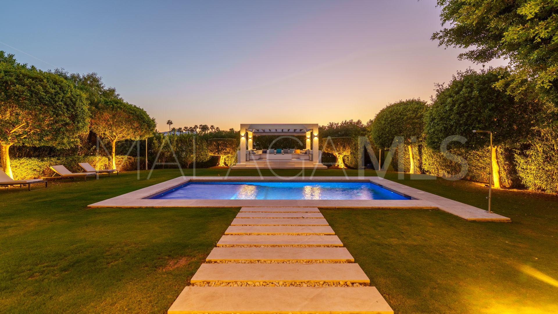 Villa with 6 bedrooms for sale in Nueva Andalucia