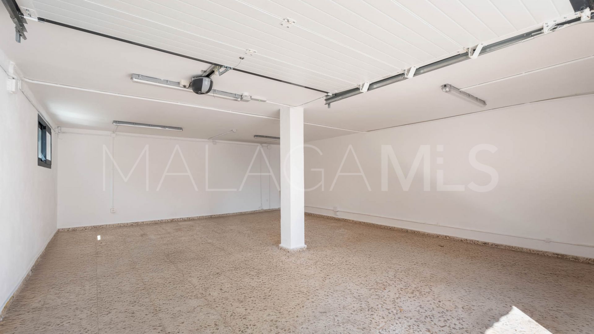 Villa for sale in Elviria