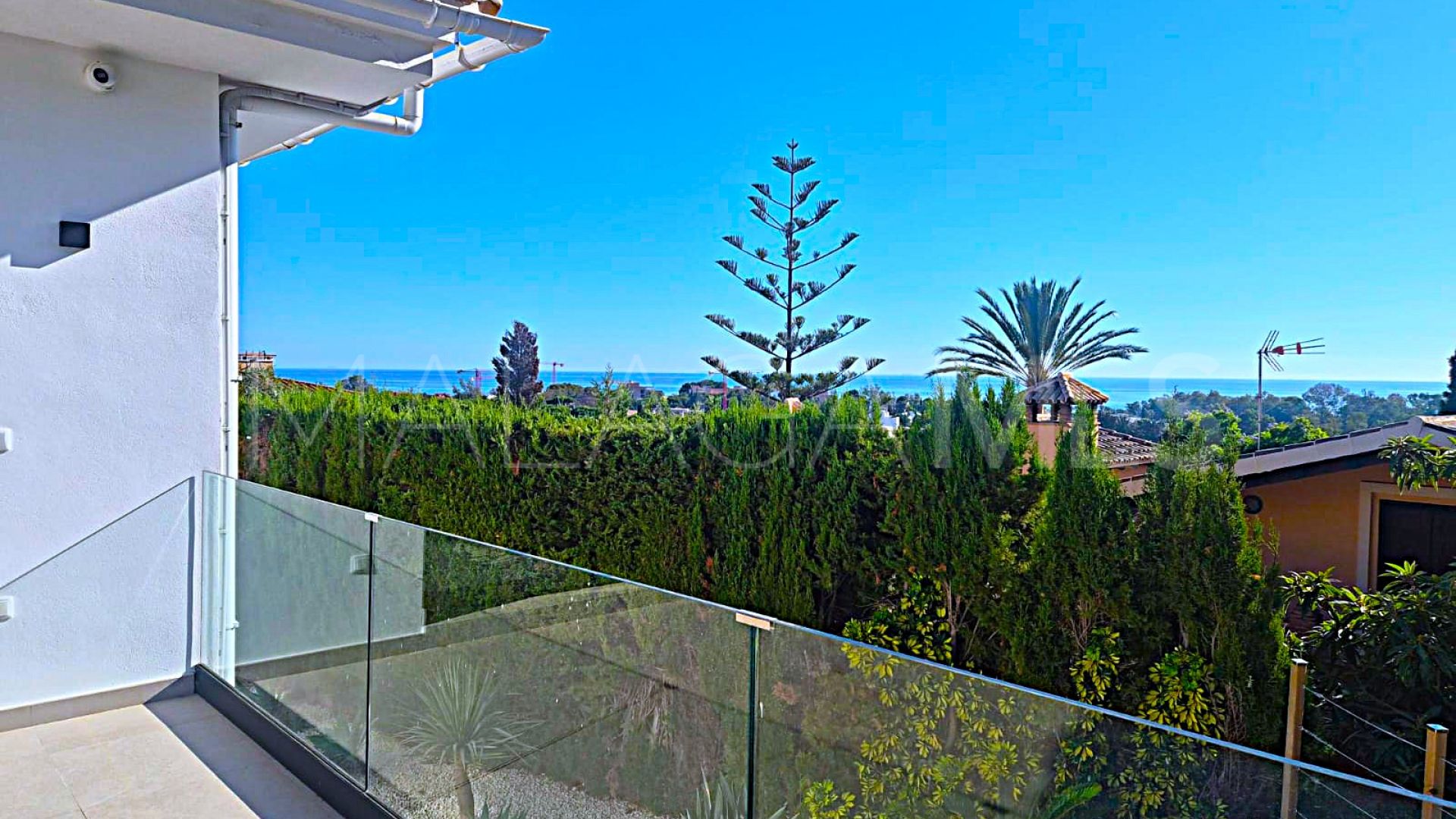 Villa for sale in Elviria