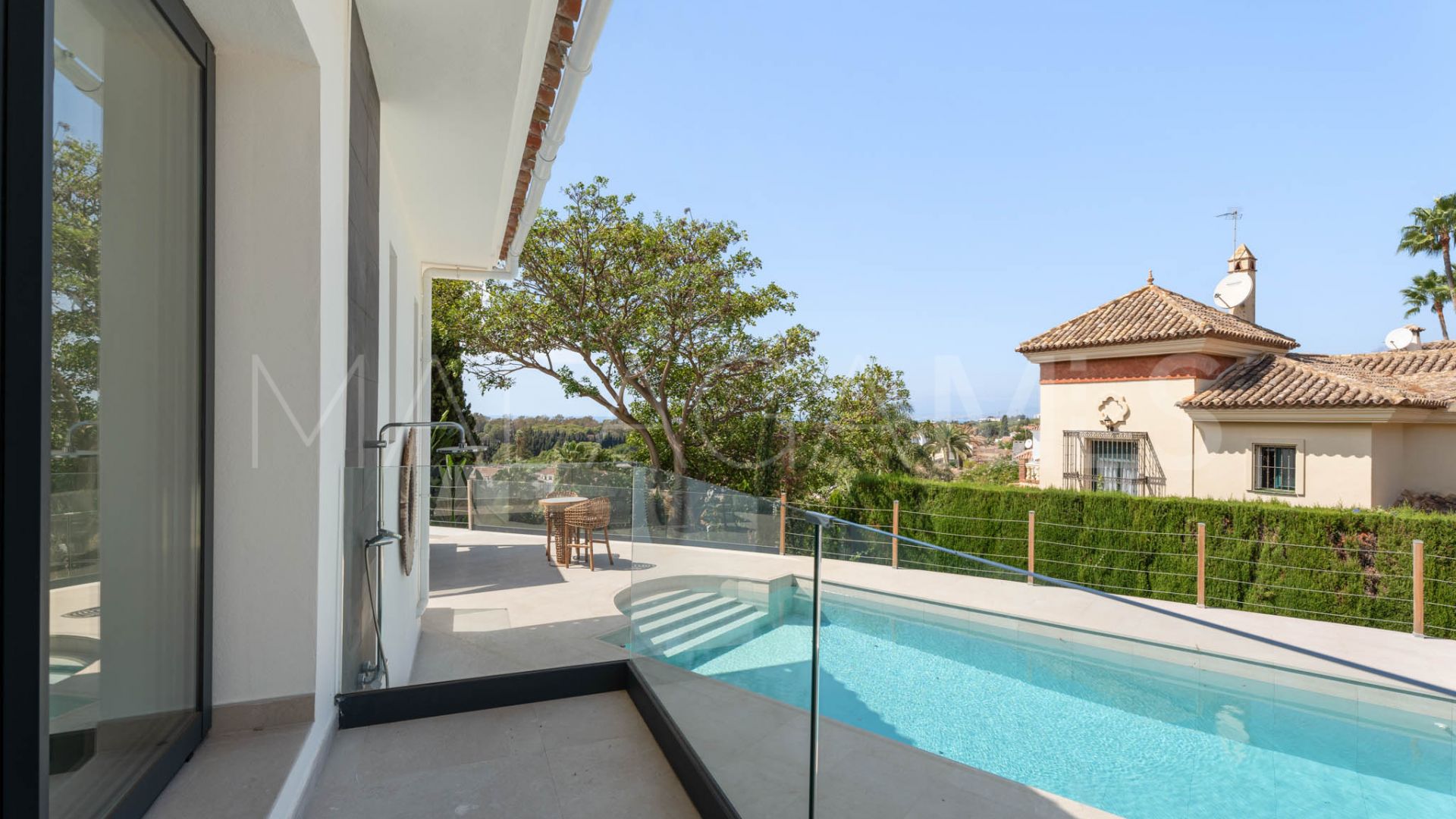 Villa for sale in Elviria