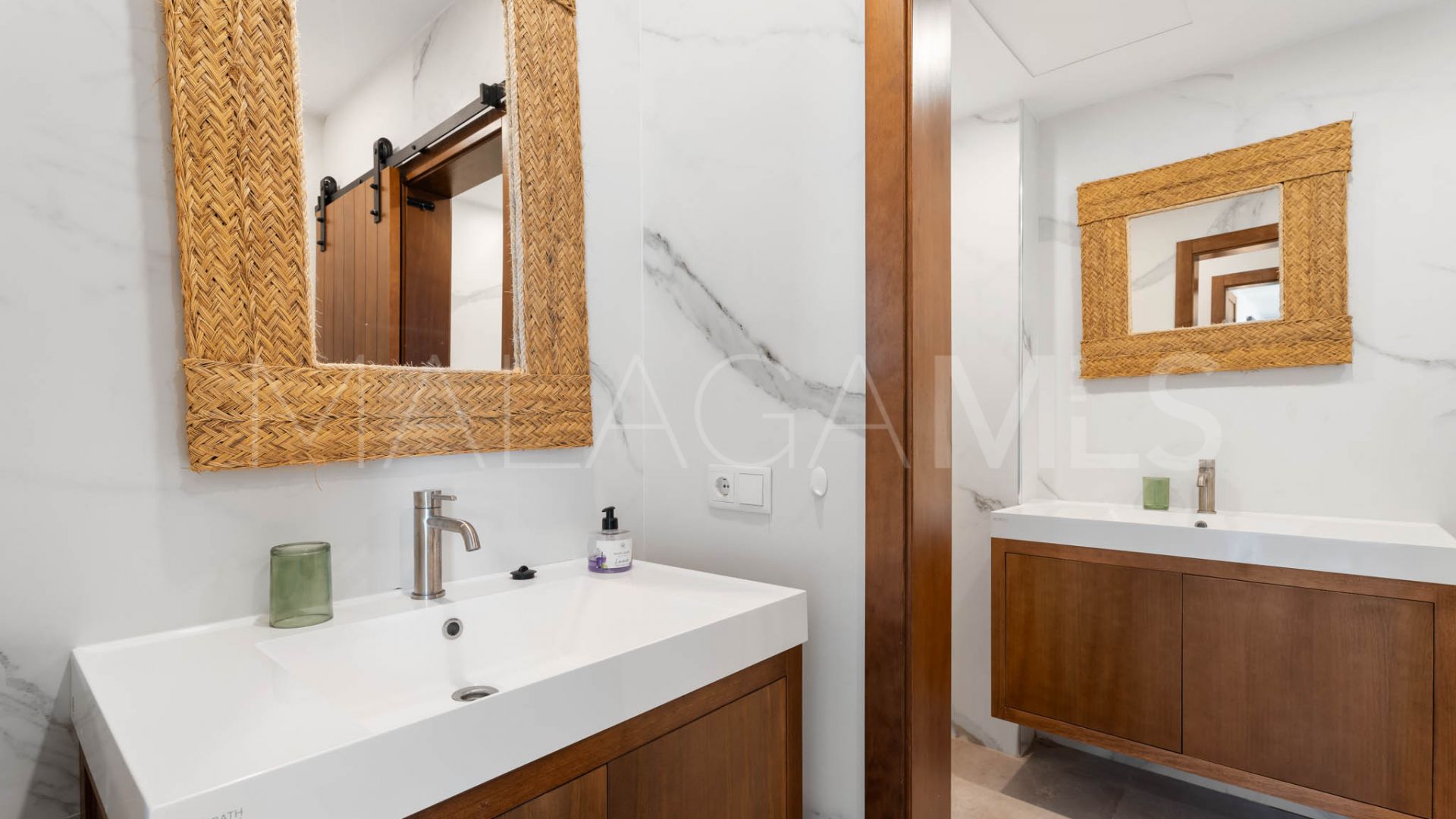 Villa for sale in Elviria