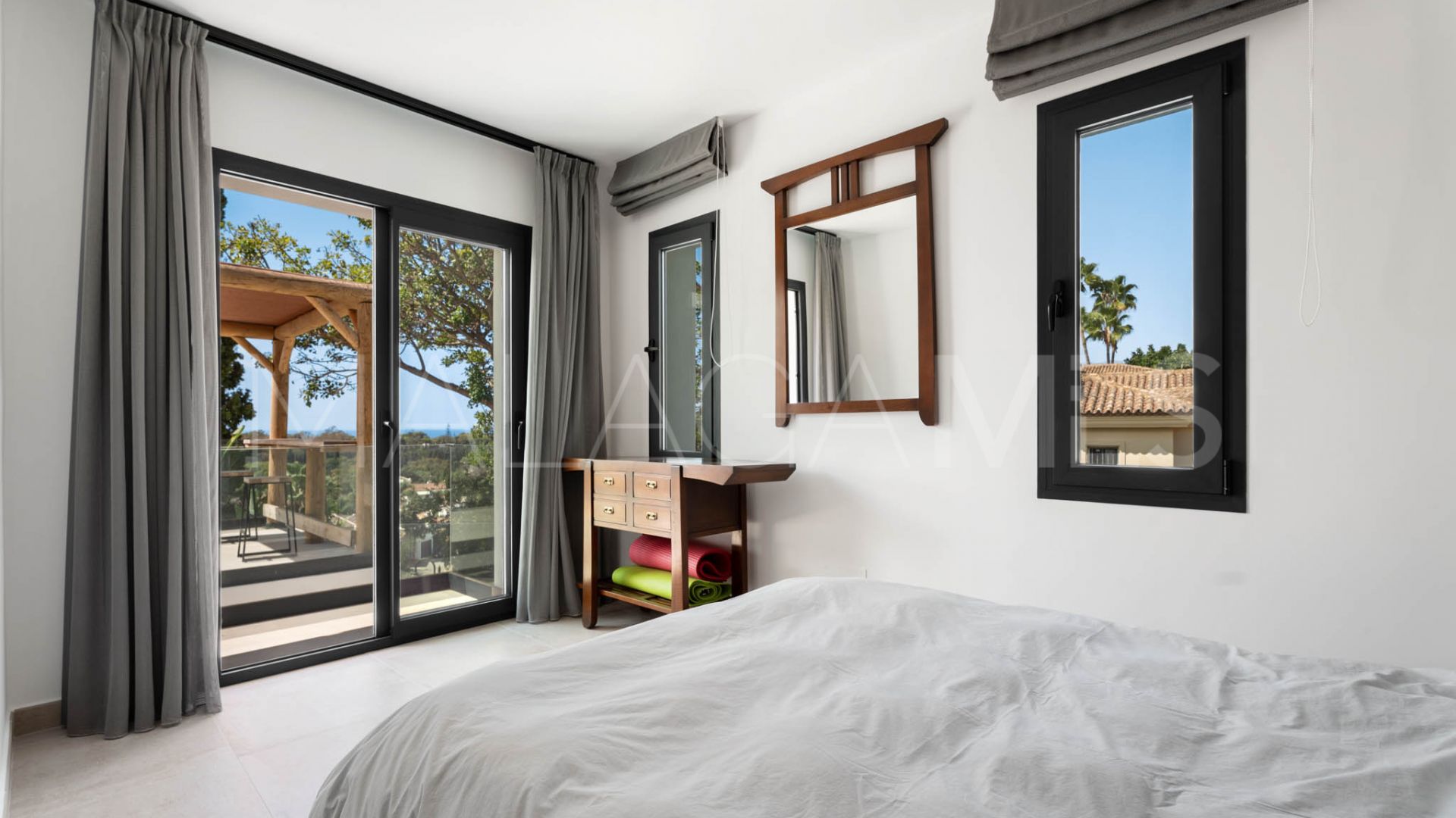 Villa for sale in Elviria