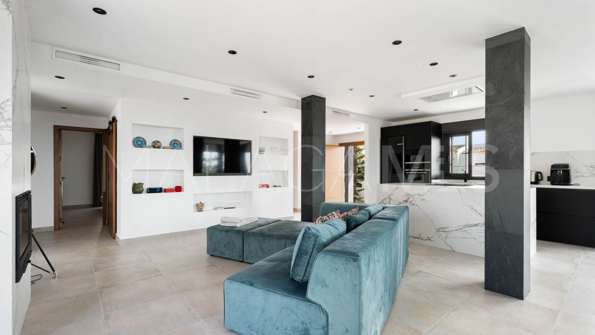 Villa for sale in Elviria