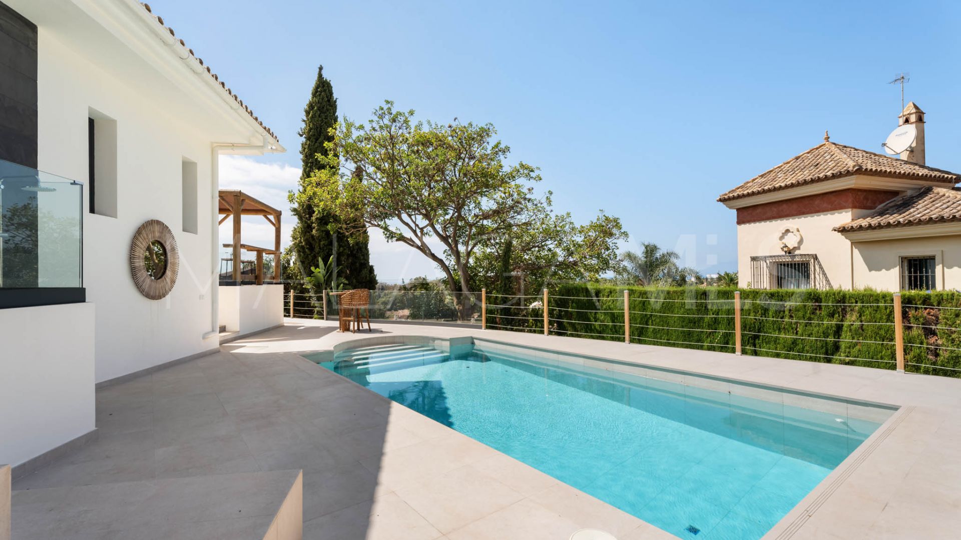 Villa for sale in Elviria