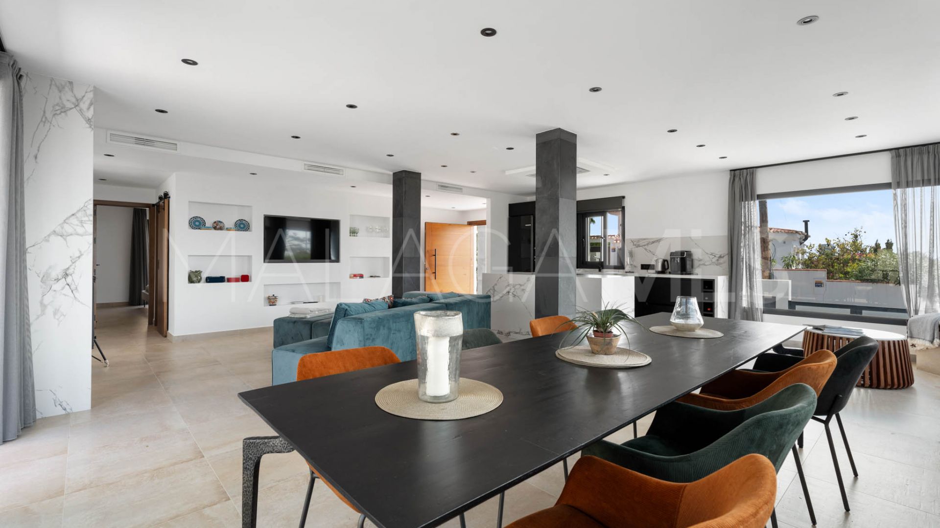 Villa for sale in Elviria