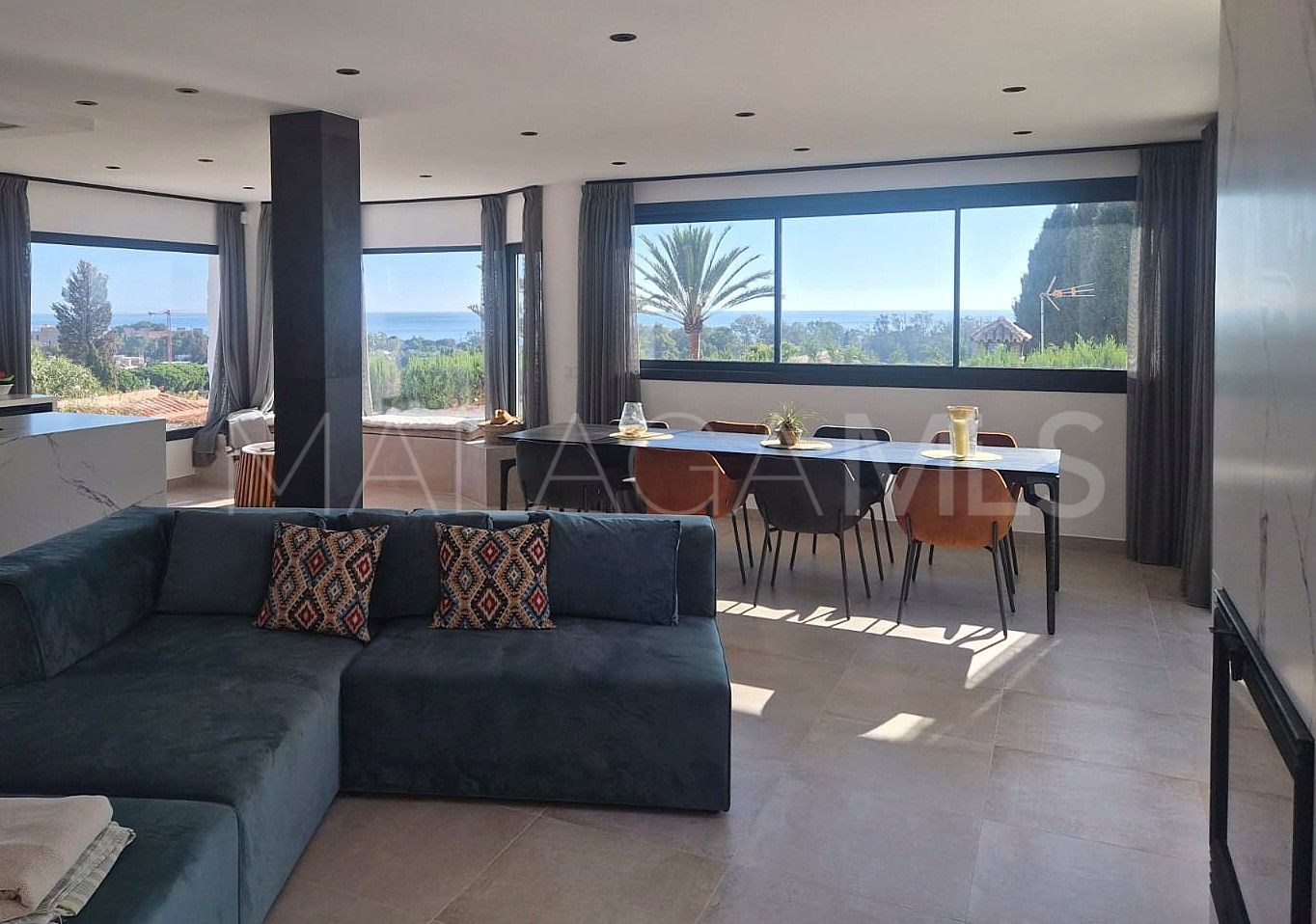 Villa for sale in Elviria