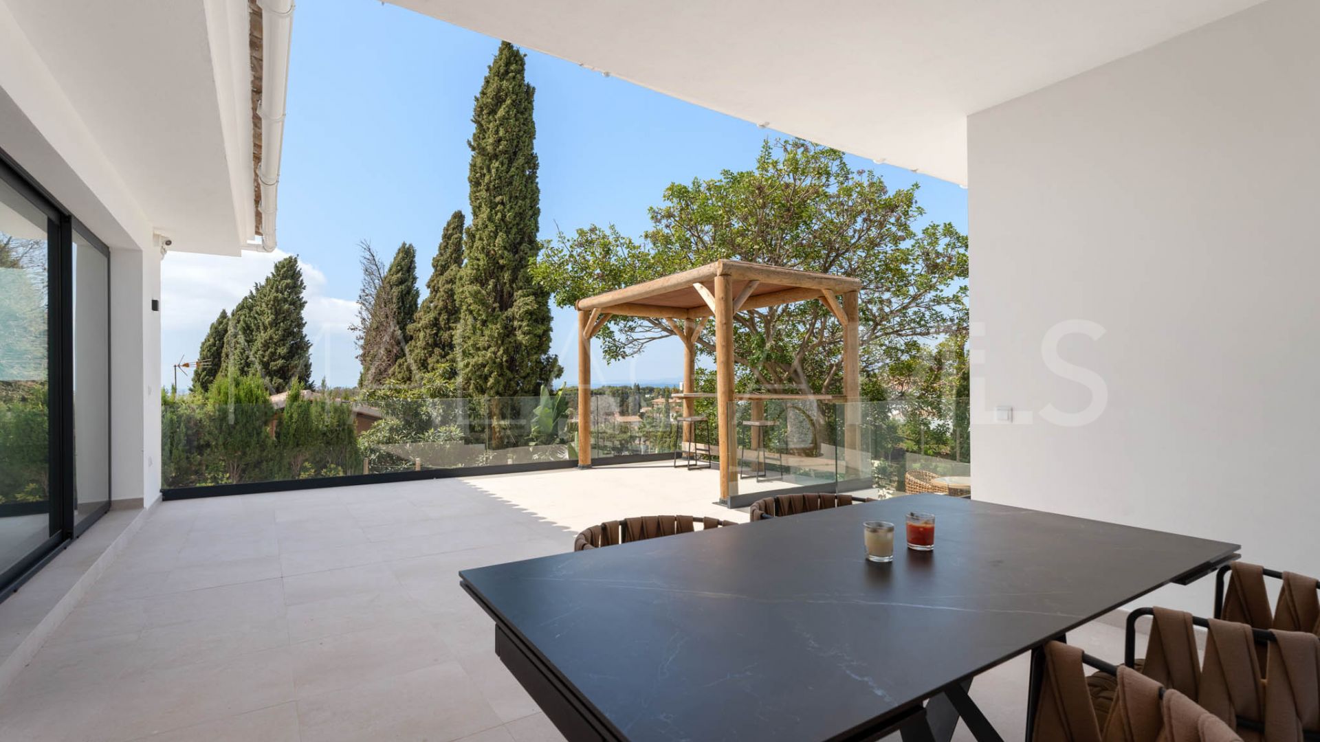 Villa for sale in Elviria