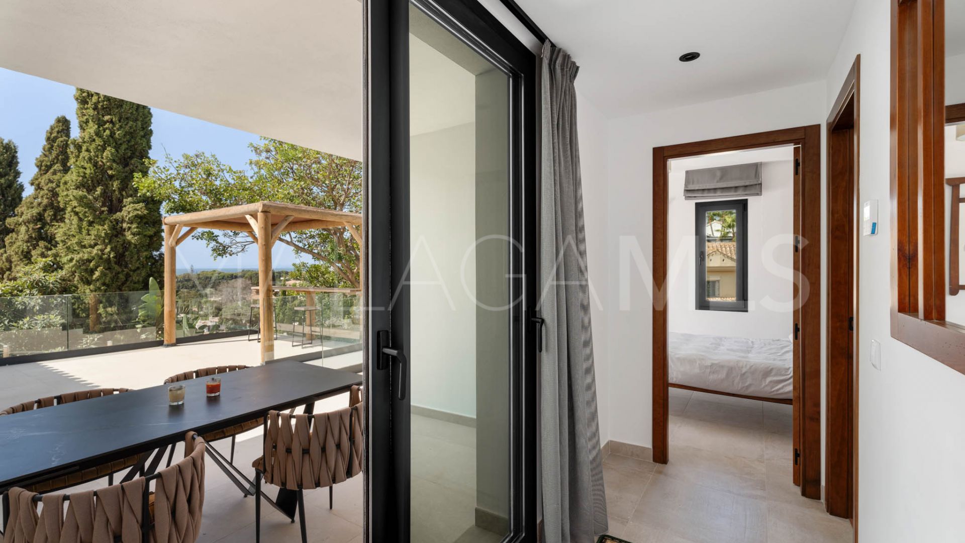 Villa for sale in Elviria