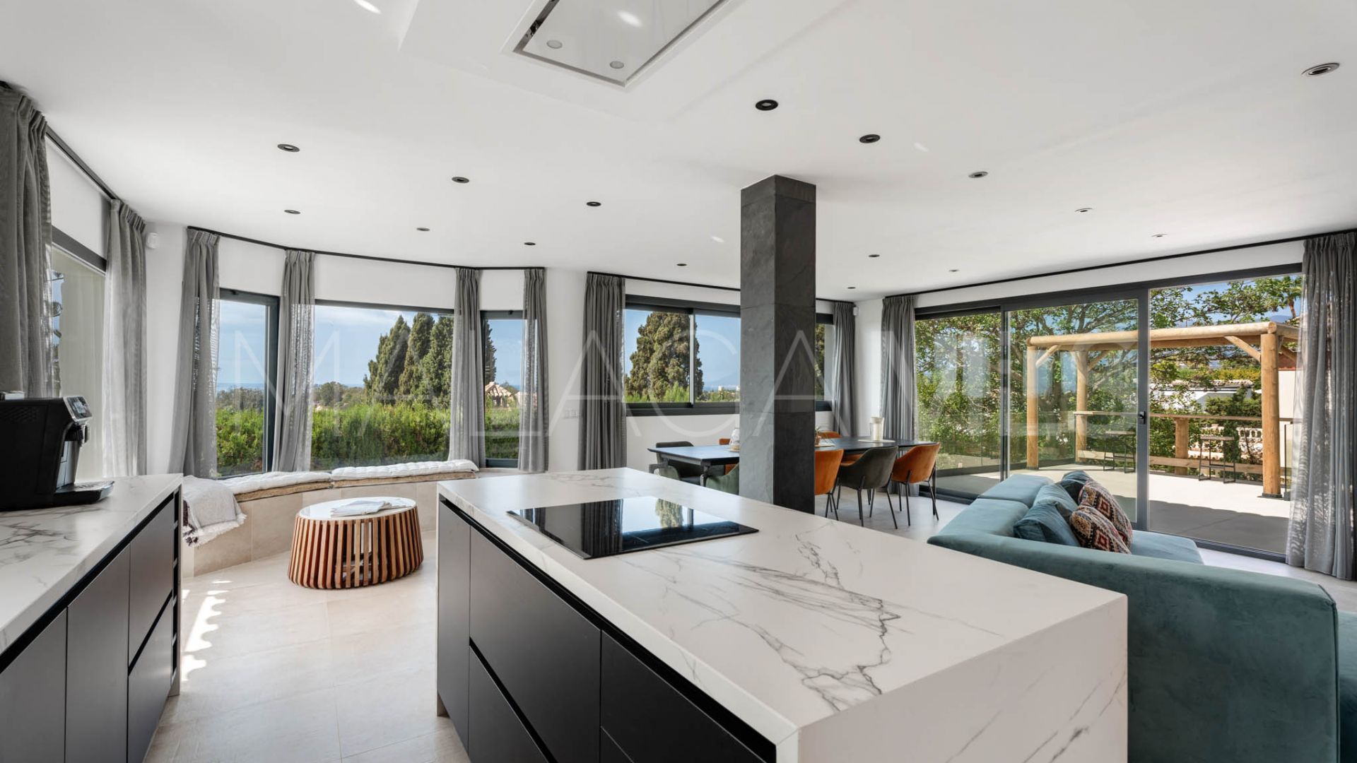 Villa for sale in Elviria