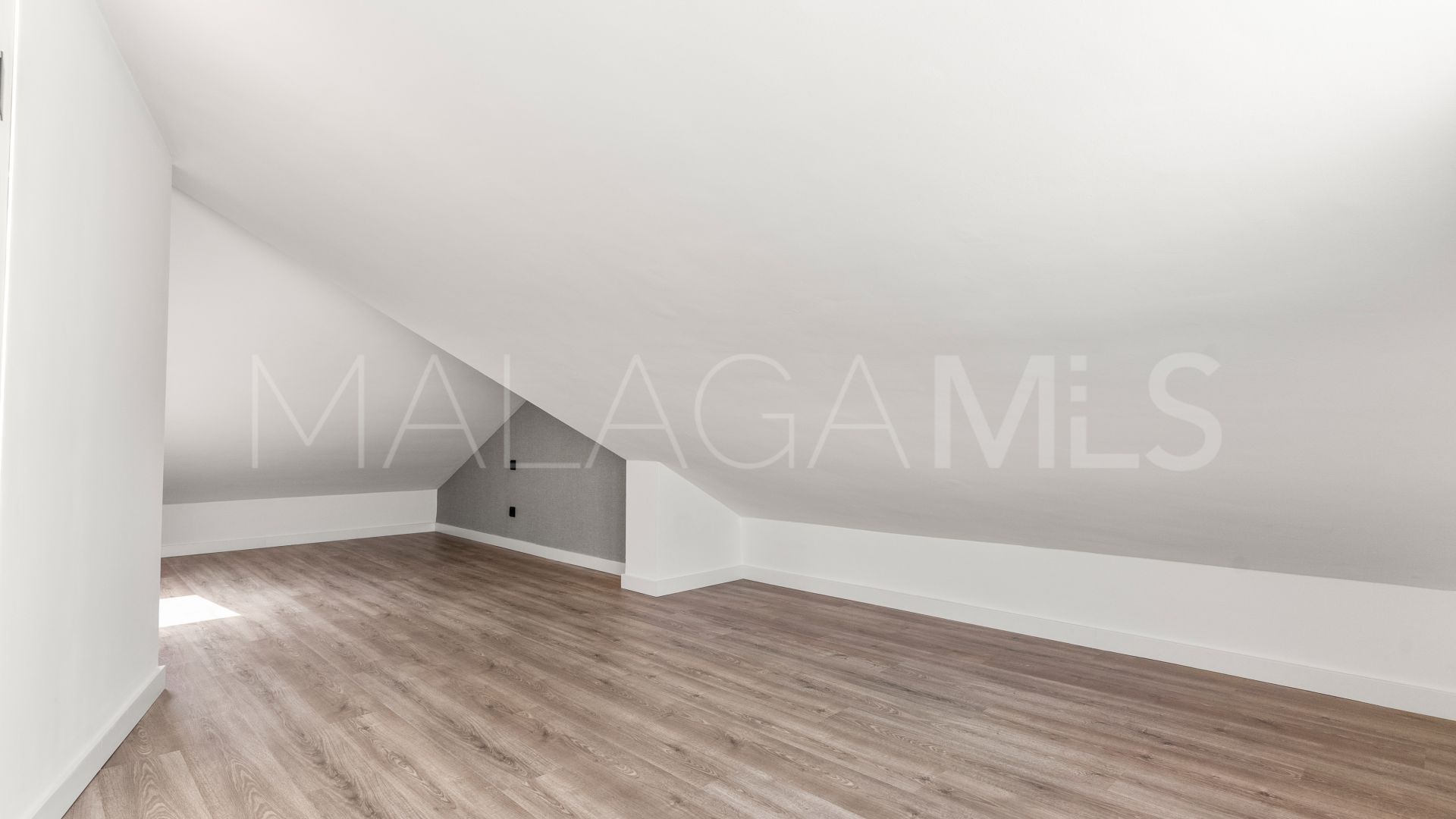 Villa for sale in New Golden Mile