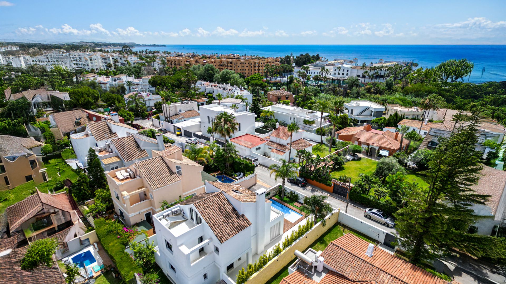 Villa for sale in New Golden Mile