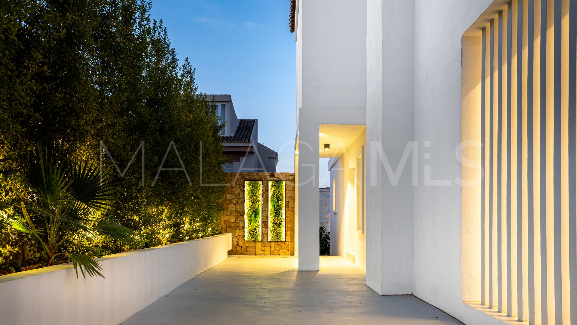 Villa for sale in New Golden Mile