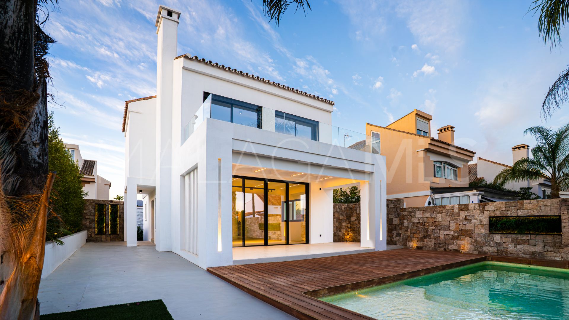 Villa for sale in New Golden Mile