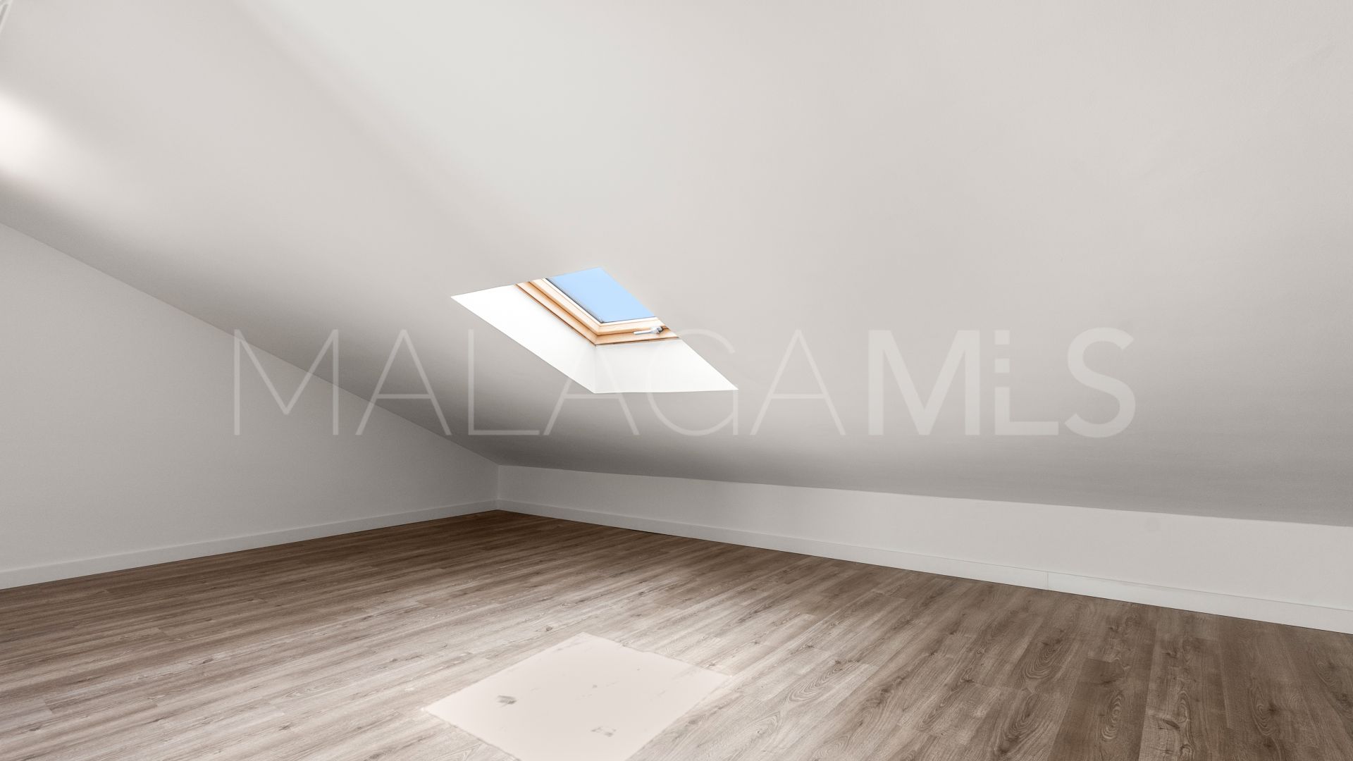 Villa for sale in New Golden Mile