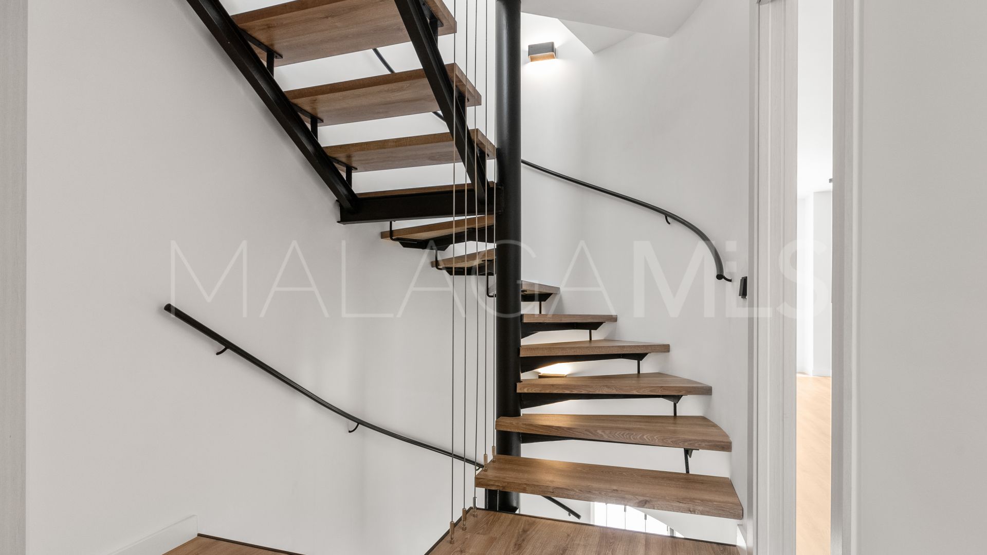 Villa for sale in New Golden Mile