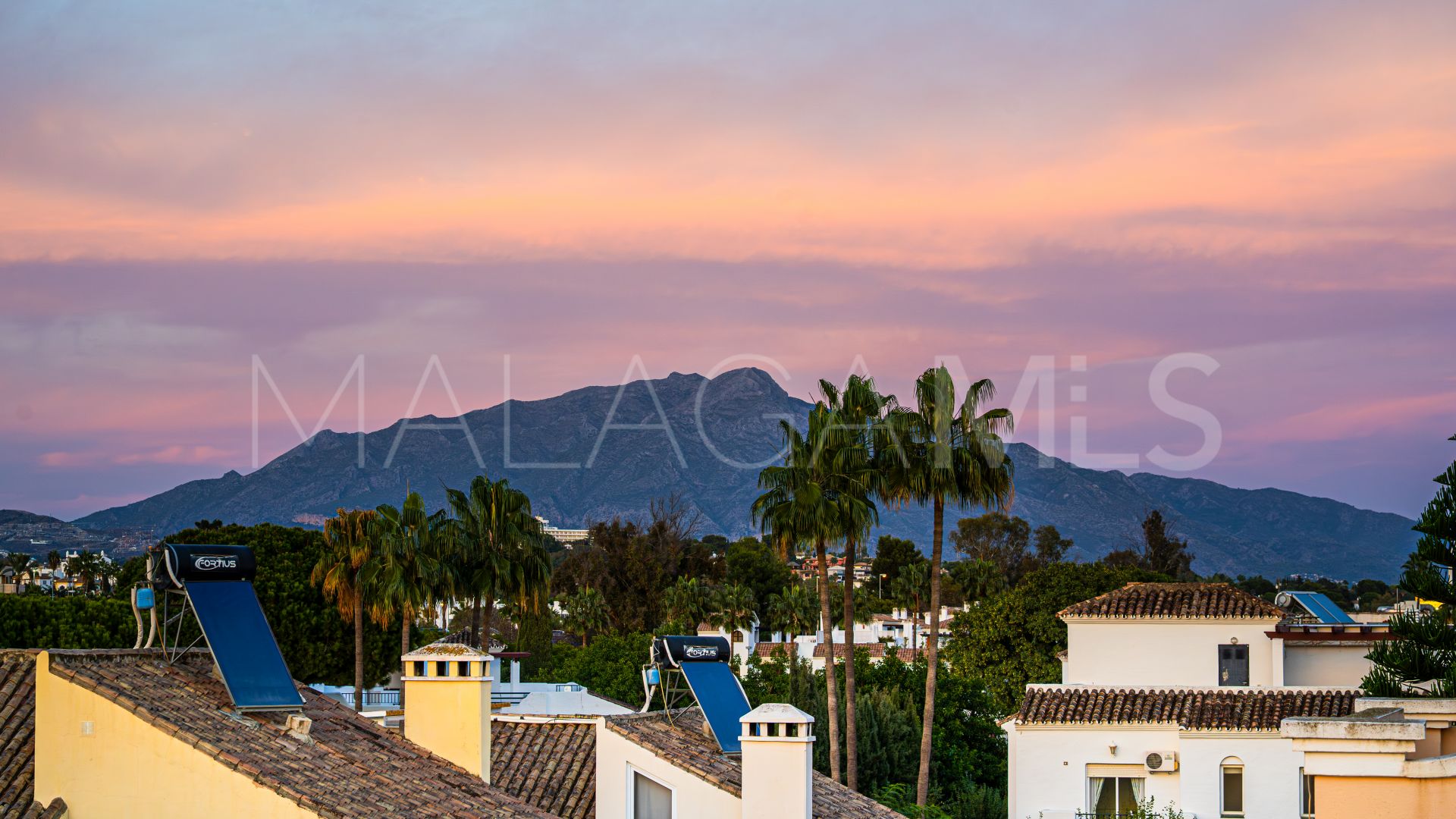 Villa for sale in New Golden Mile