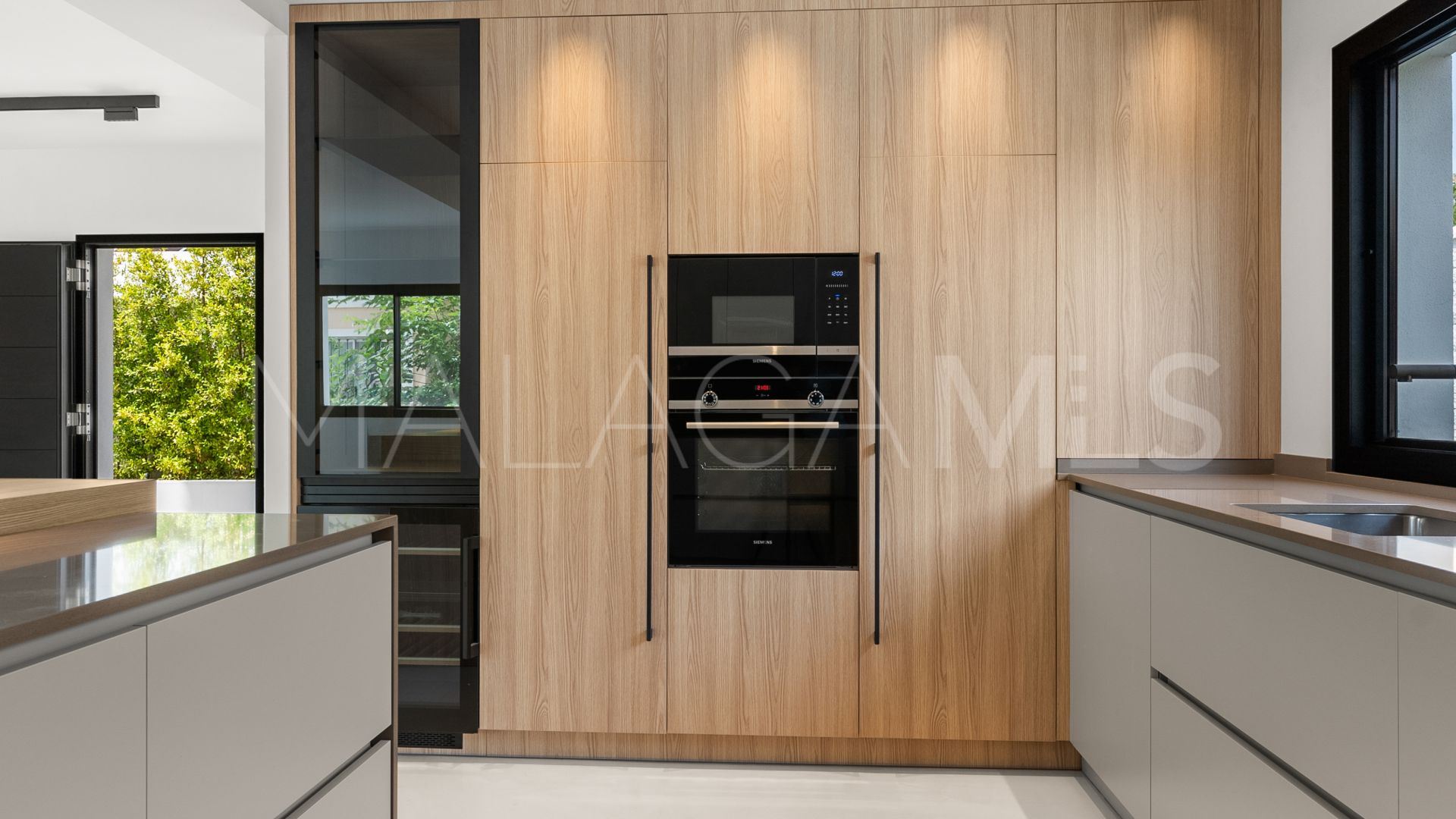 Villa for sale in New Golden Mile